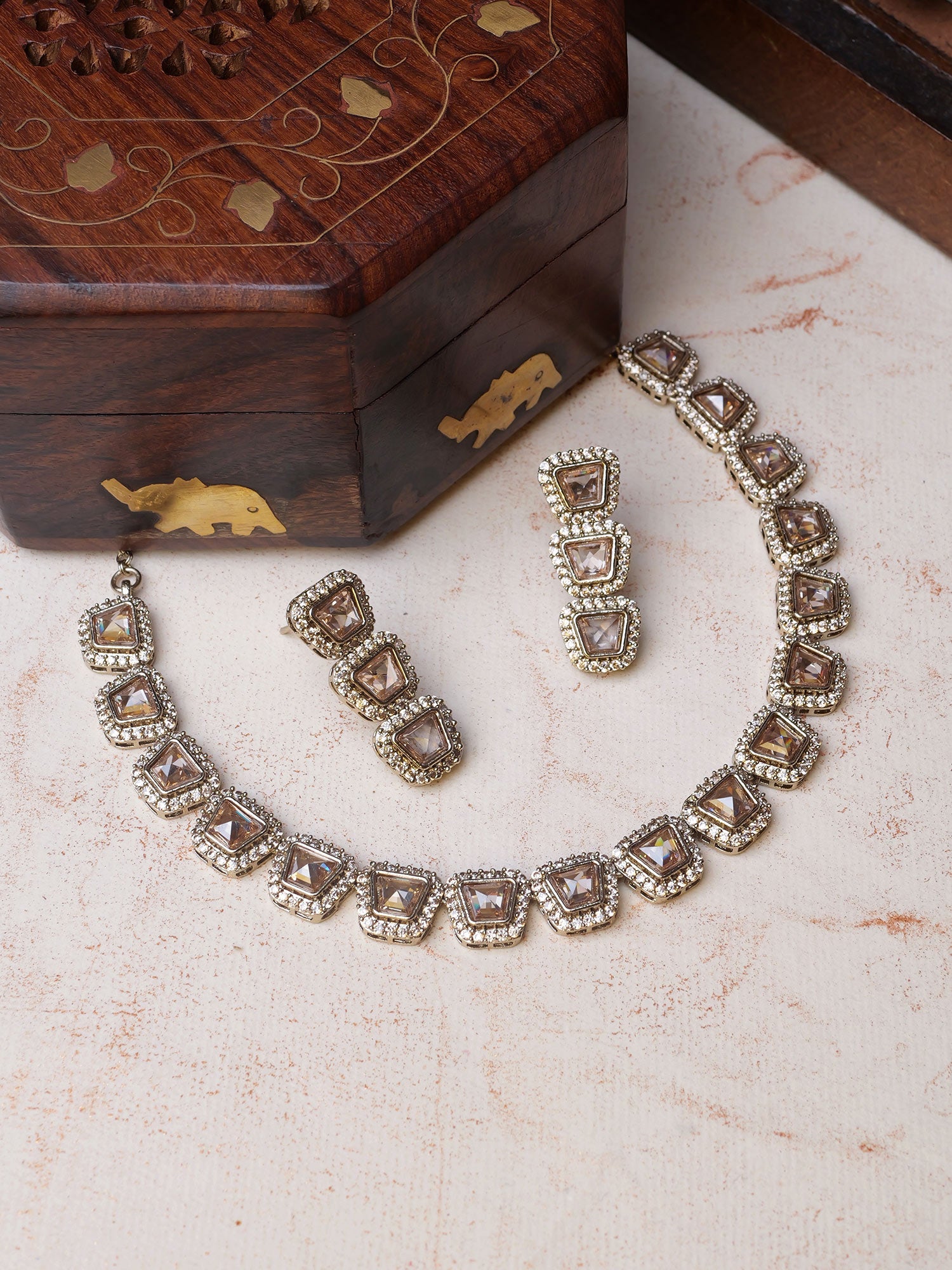 Aarini Simple Necklace Set in Champagne and Antique Gold