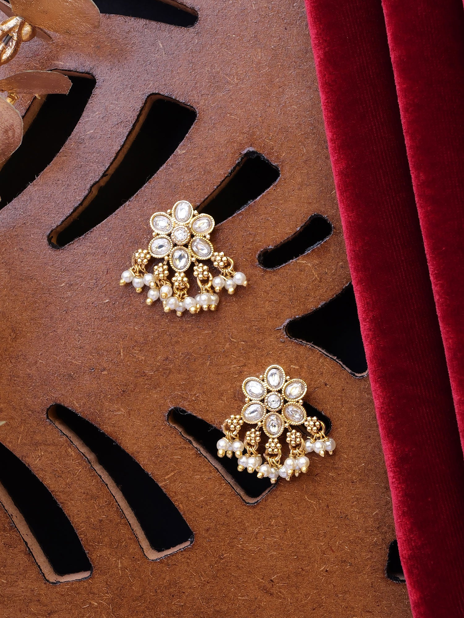 Alaya Small Earrings in White