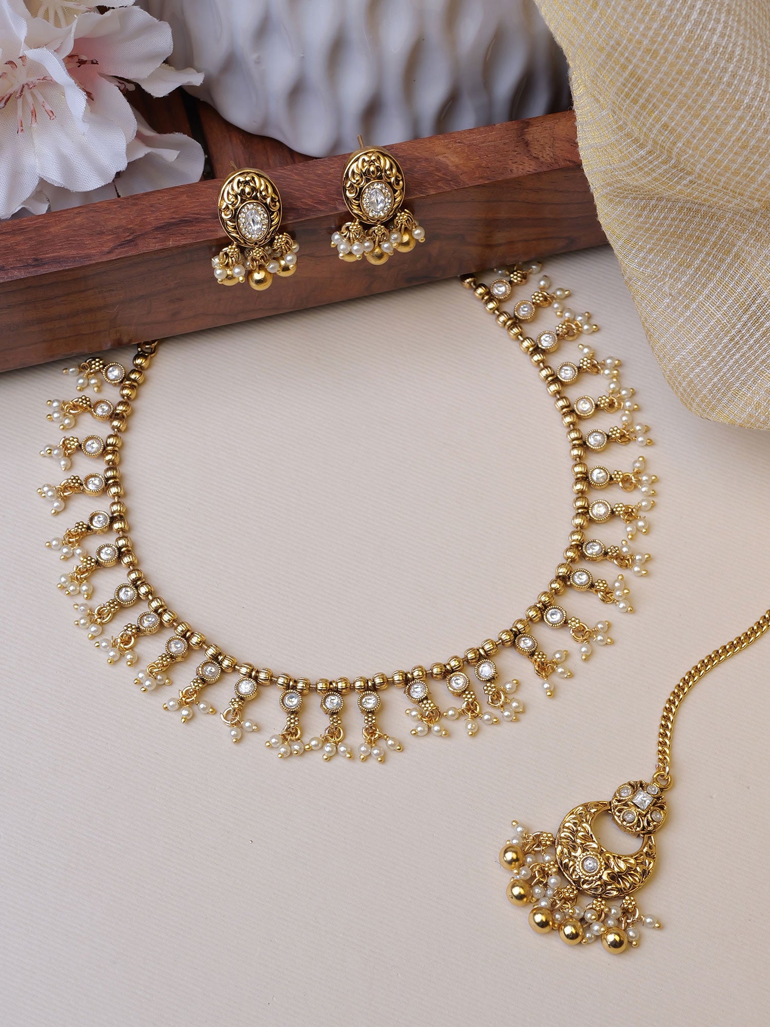 Amara Simple Necklace in Pearl