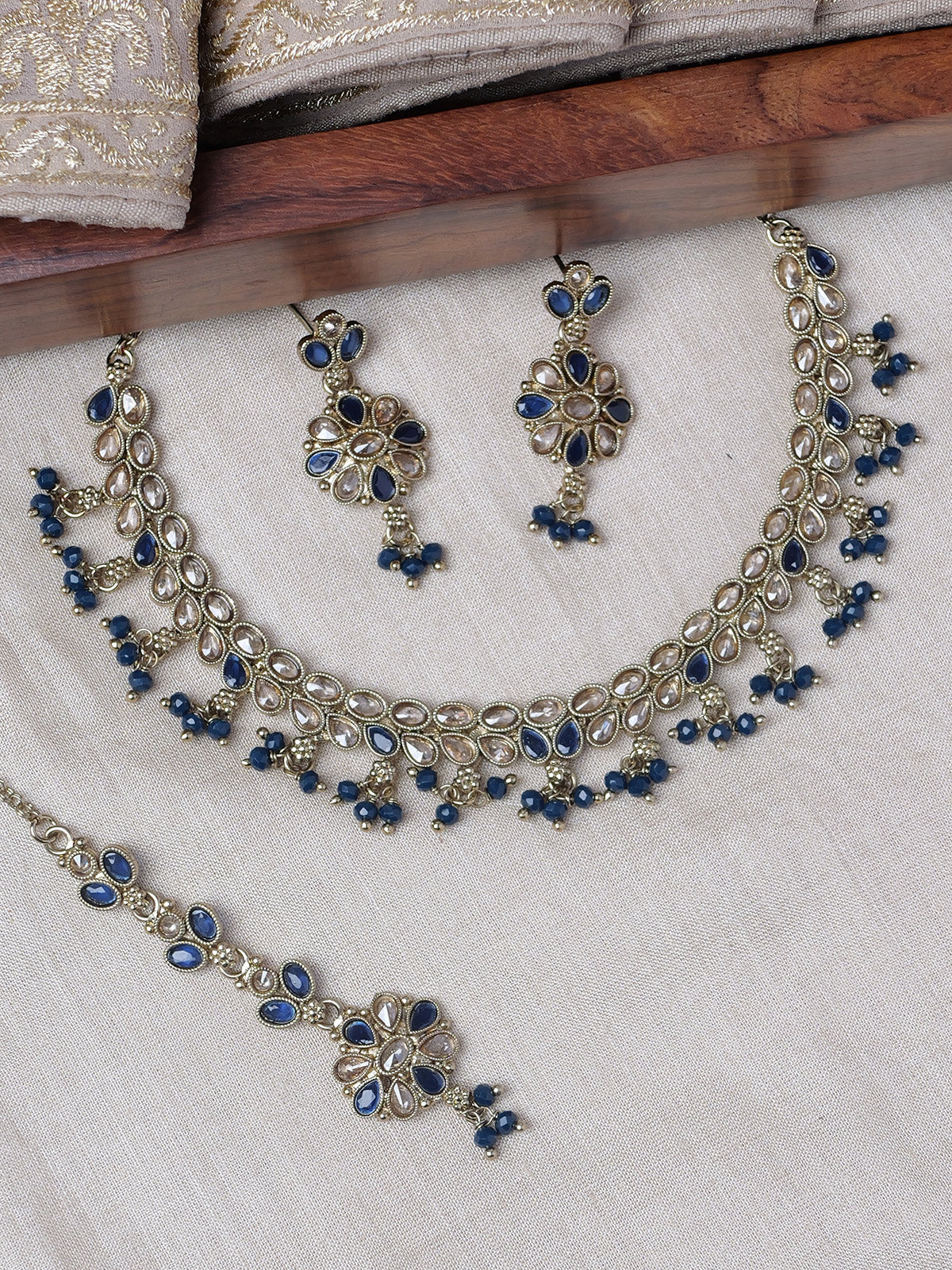 Ameera Necklace Set in Blue