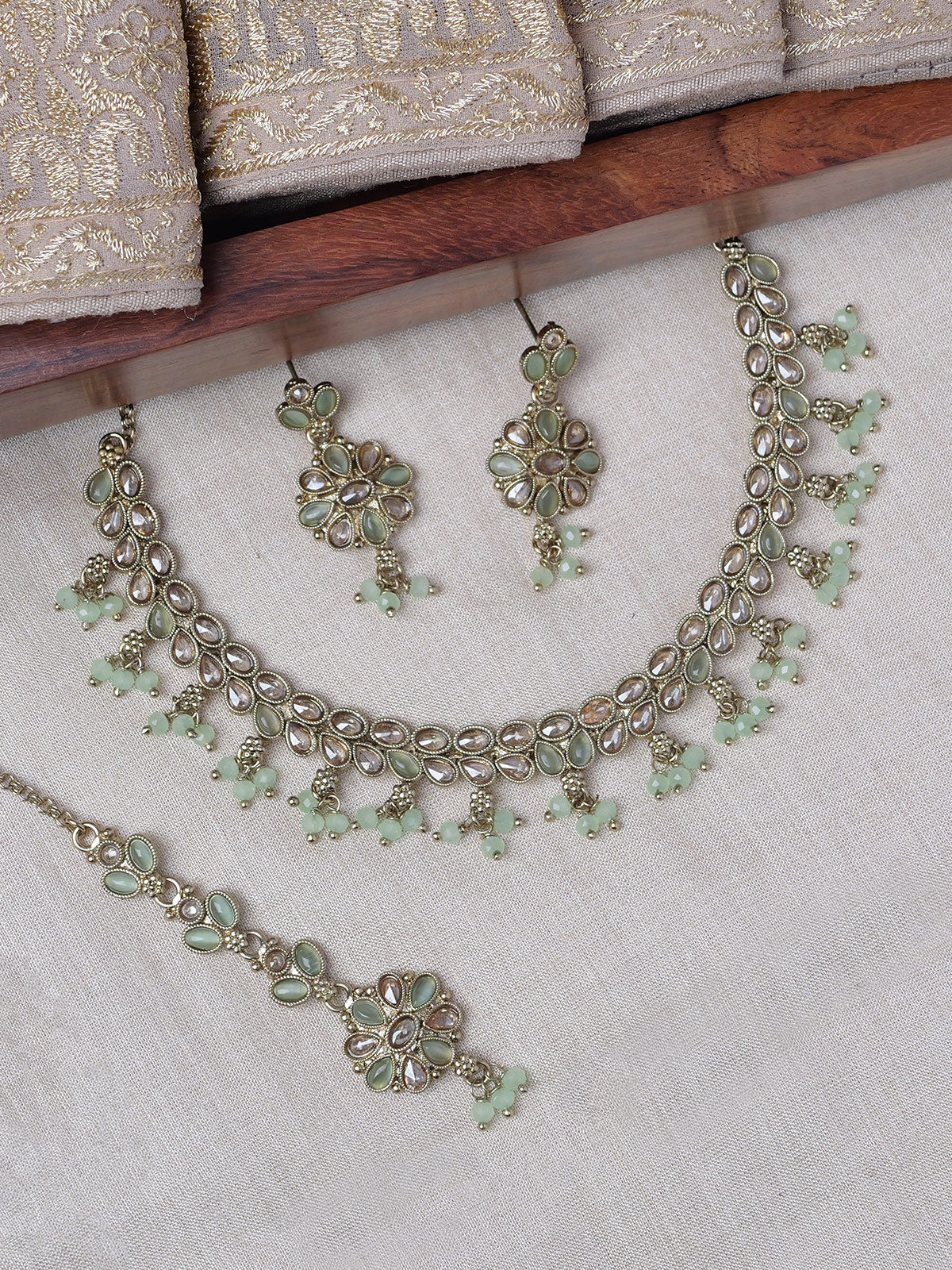 Ameera Necklace Set in Mint