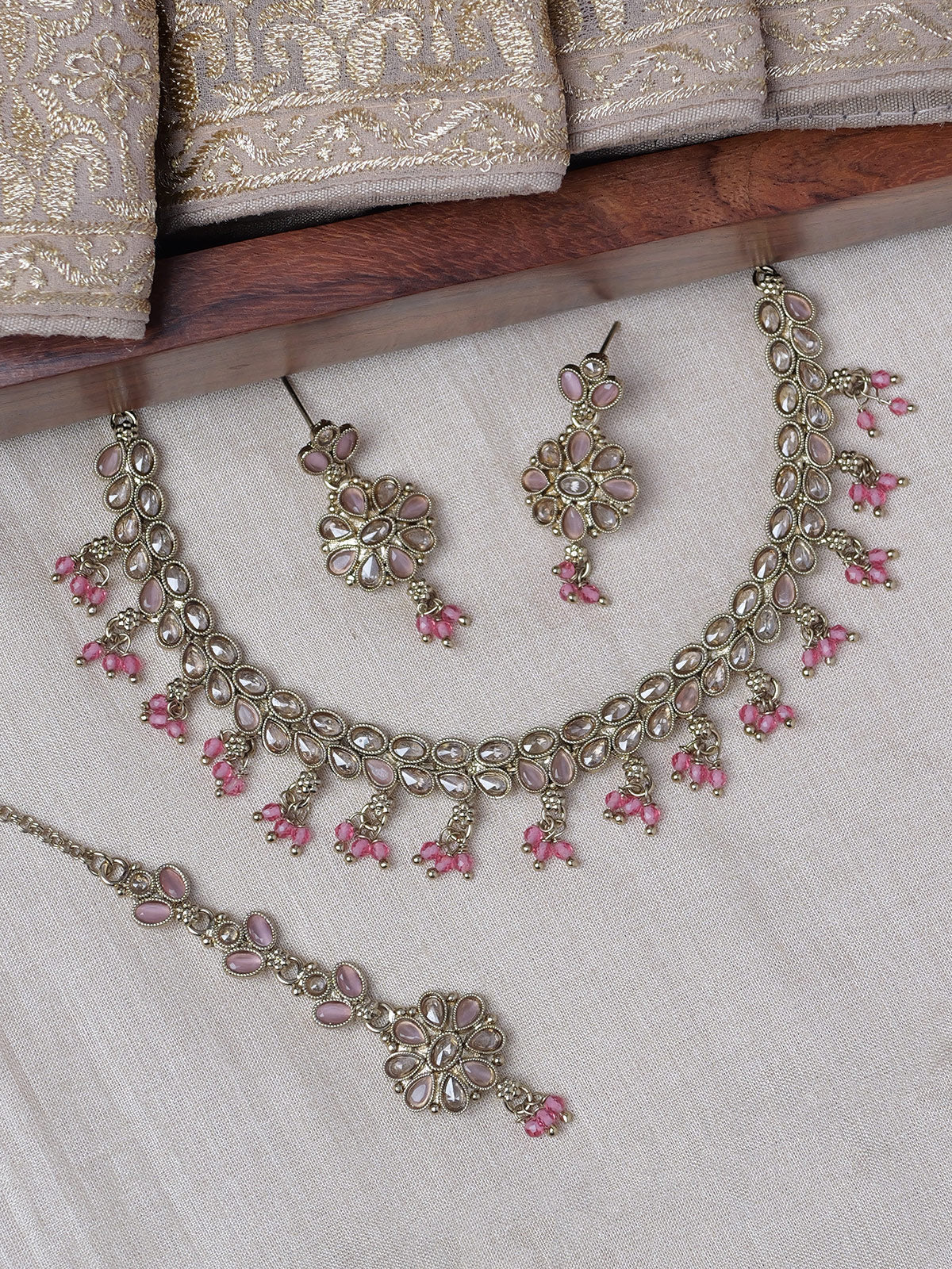 Ameera Necklace Set in Pink