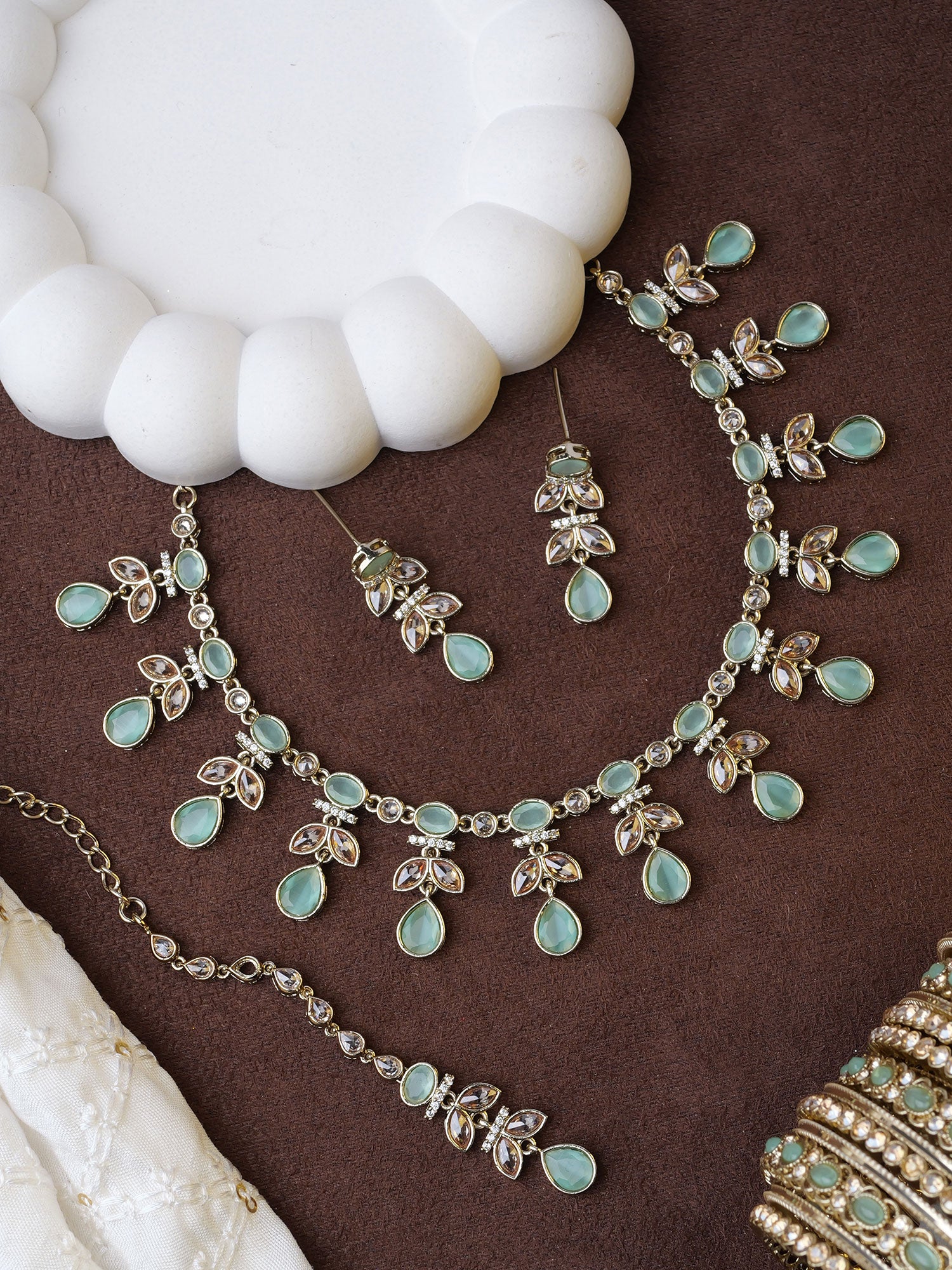 Anushka Necklace Set in Mint and Antique Gold
