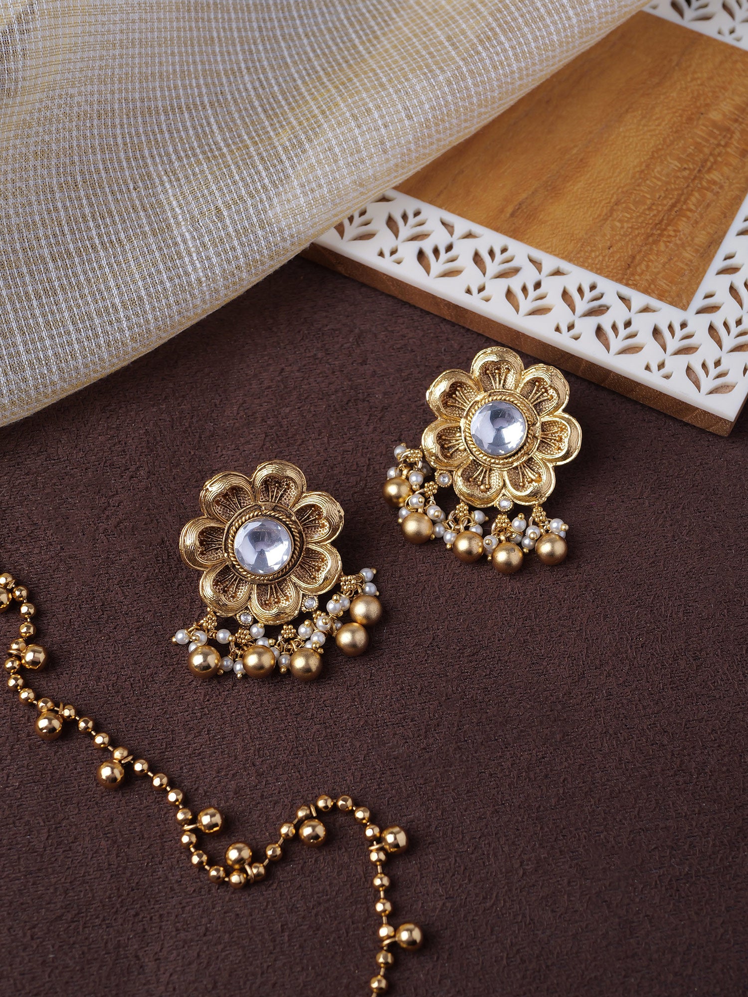 Anvita Kundan Earrings In Gold
