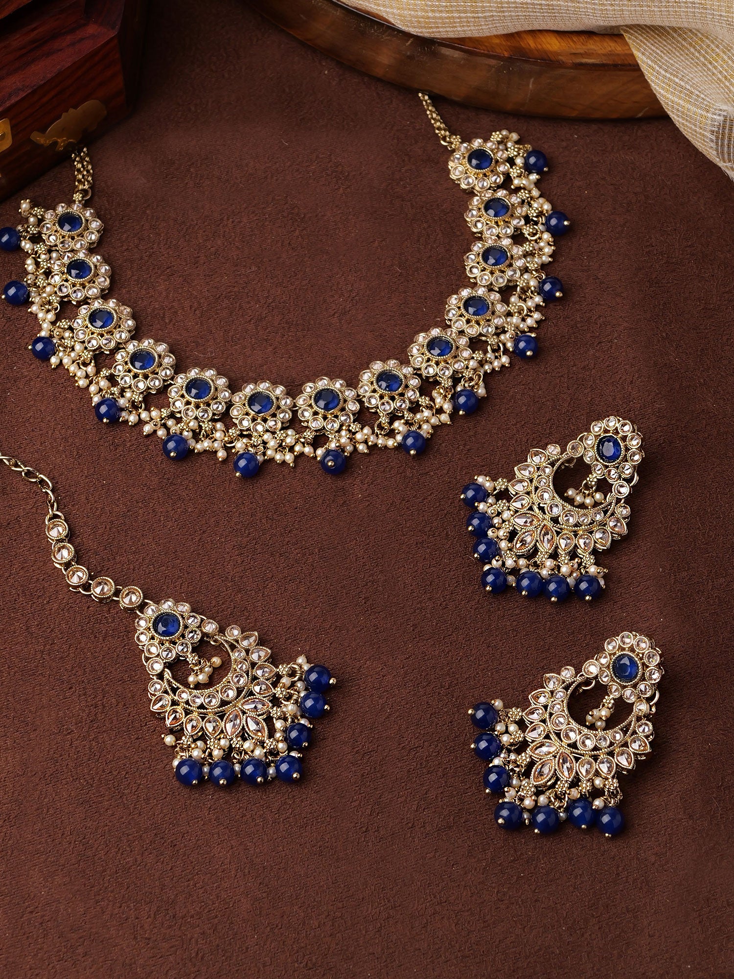 Arana Necklace Set in Blue
