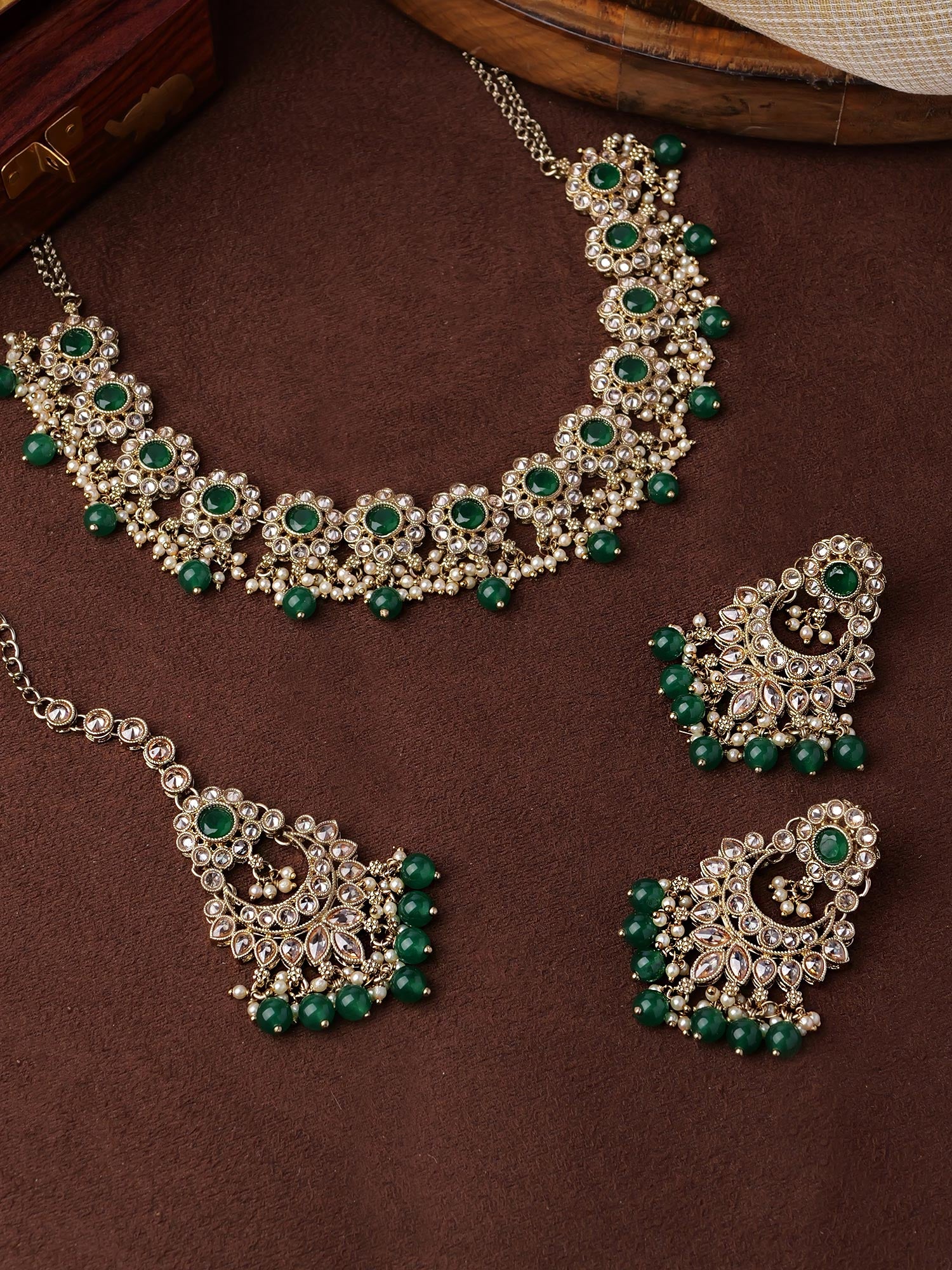 Arana Necklace Set in Green