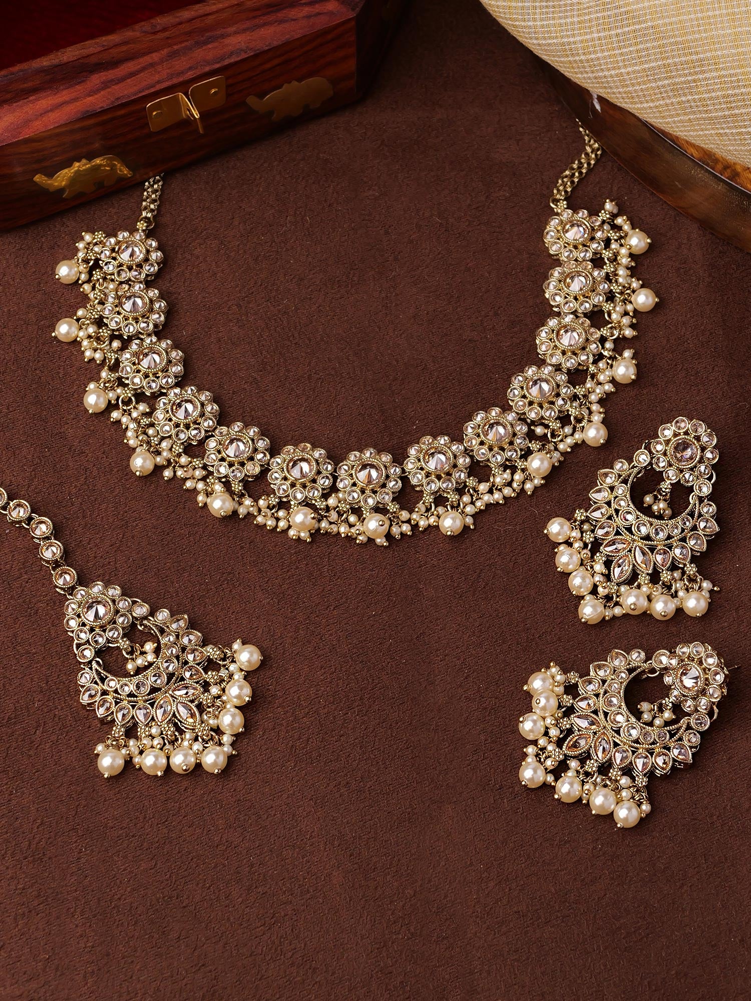 Arana Necklace Set in Champagne