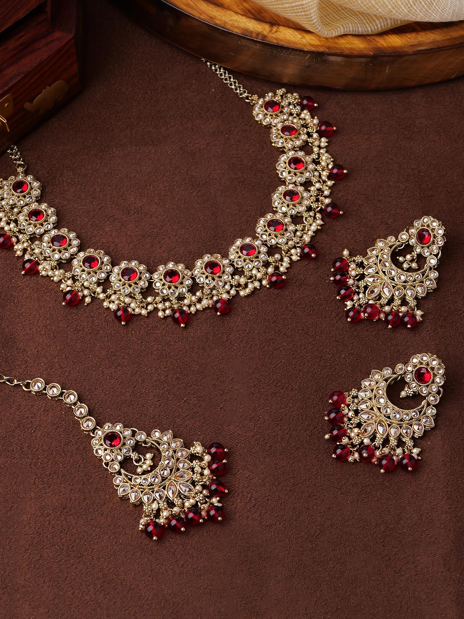Arana Necklace Set in Maroon