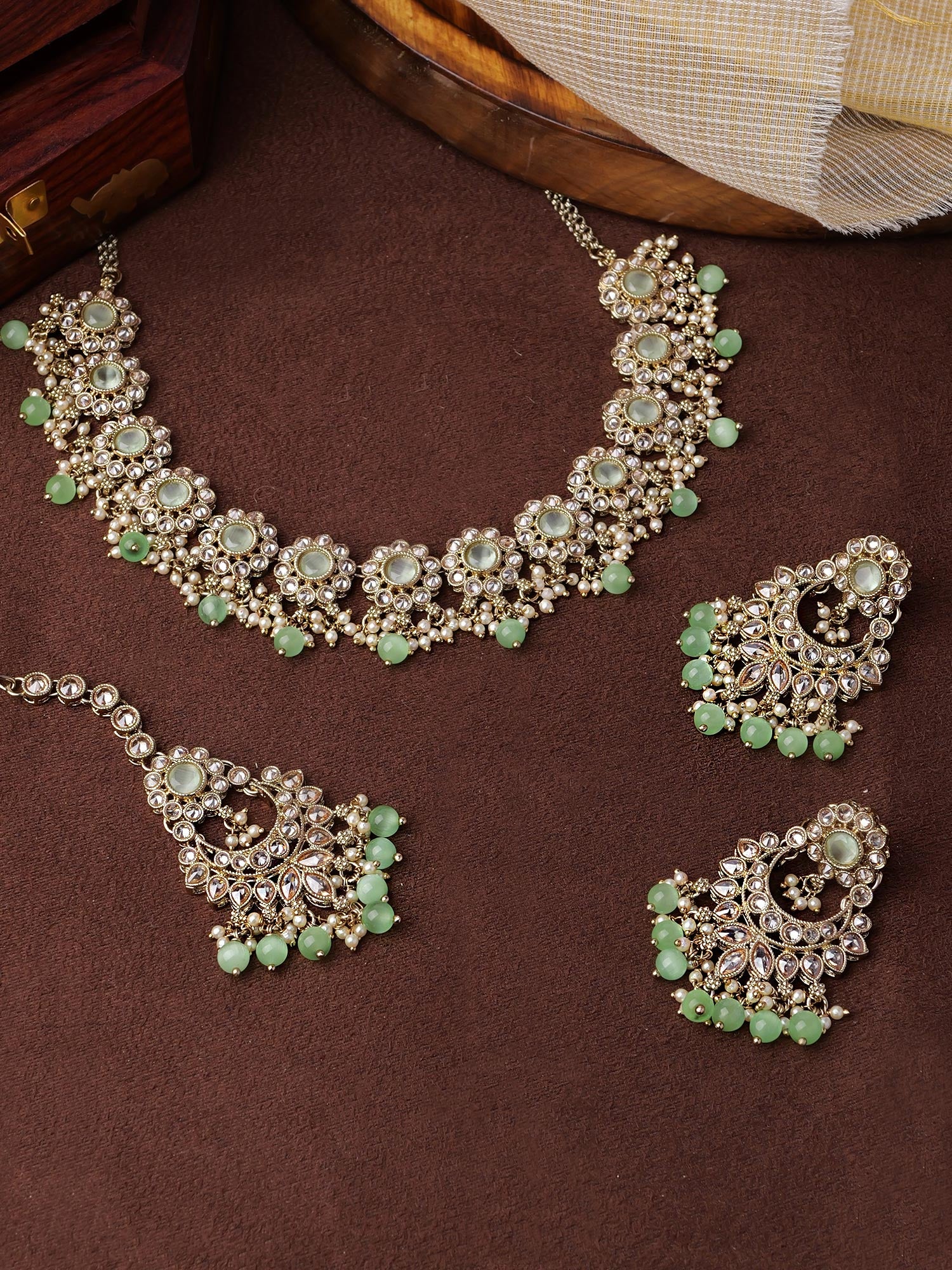 Arana Necklace Set in Mint