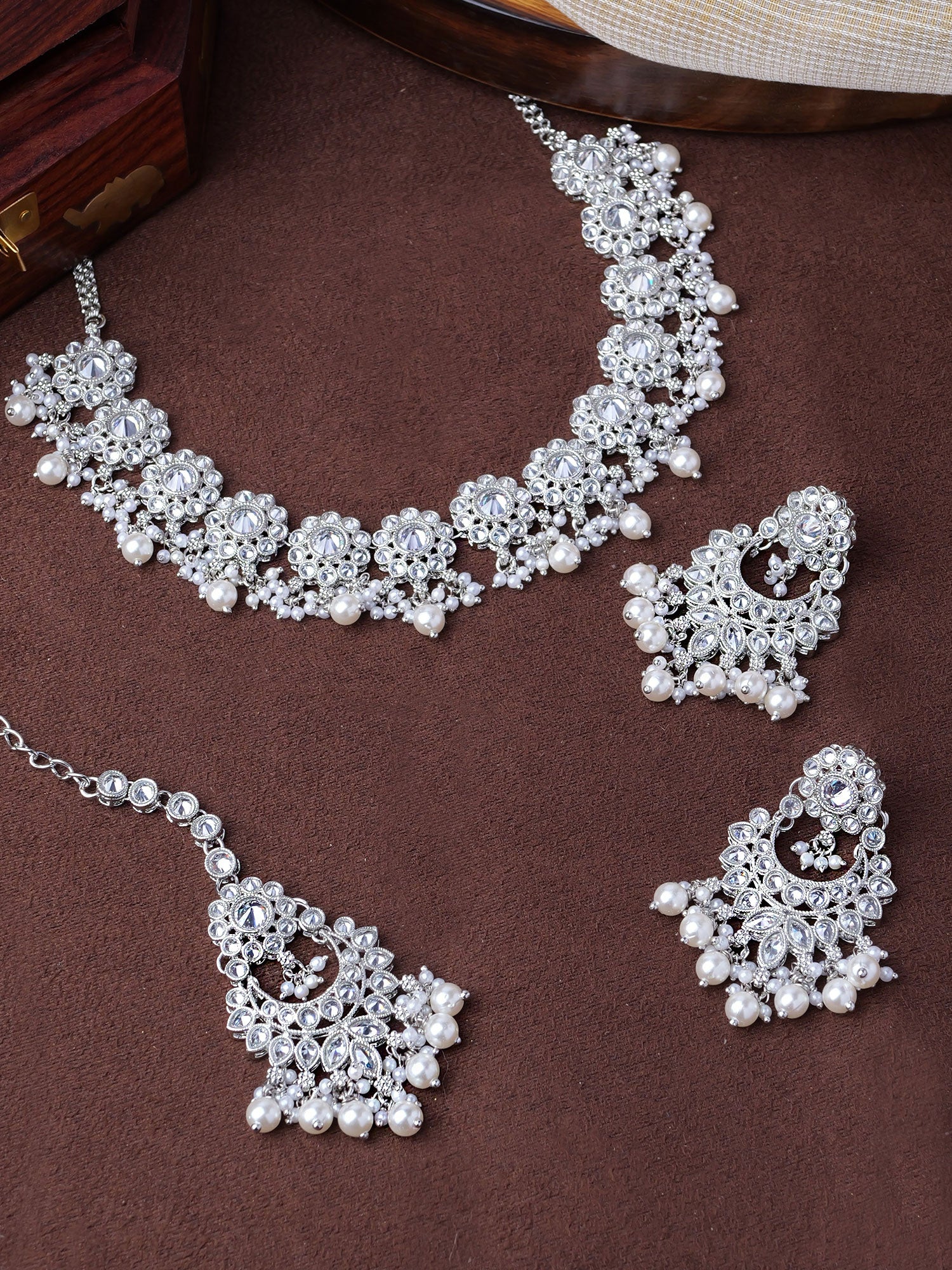 Arana Necklace Set in Rhodium