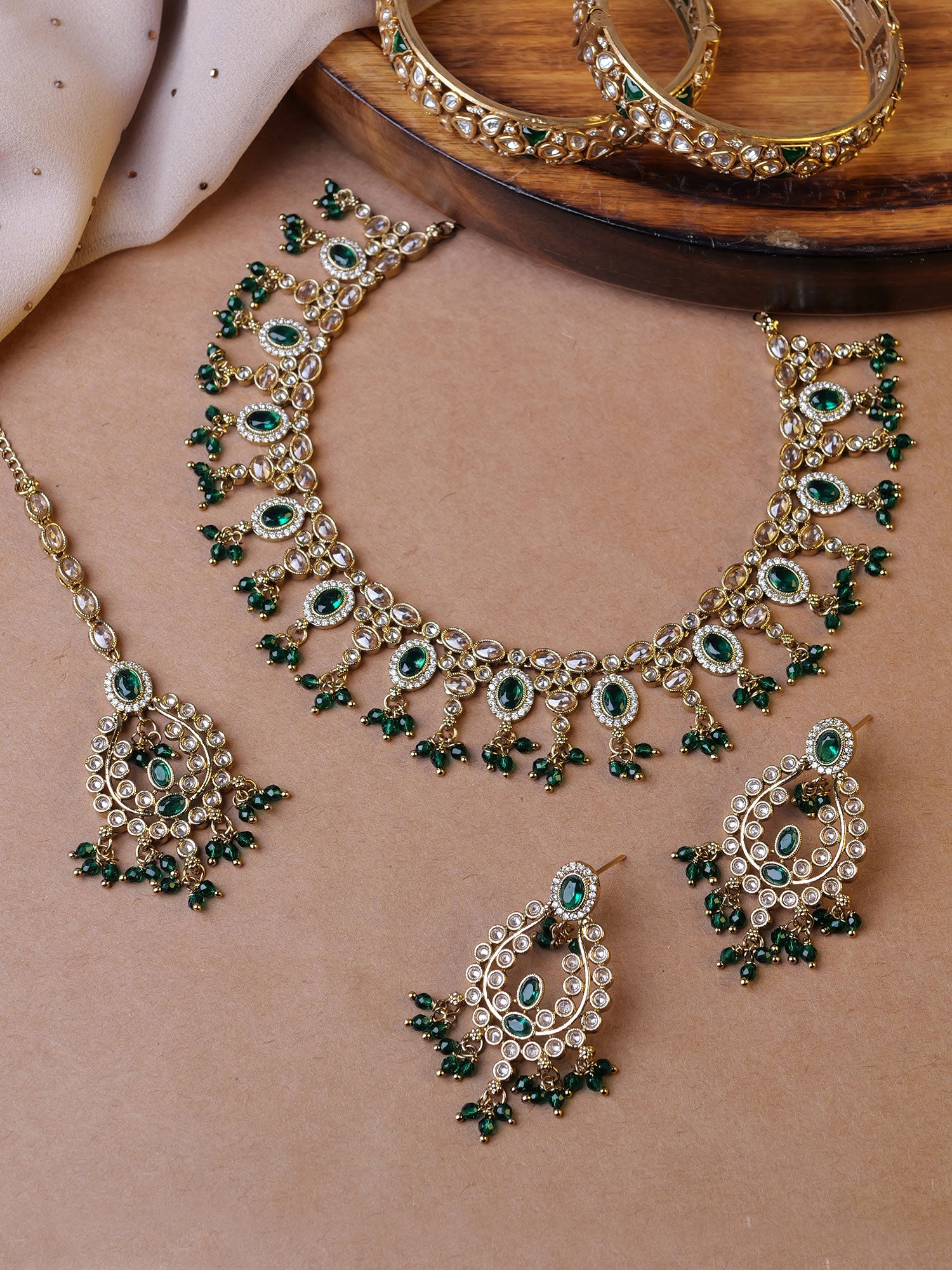 Ariya Necklace Set in Green and Antique Gold