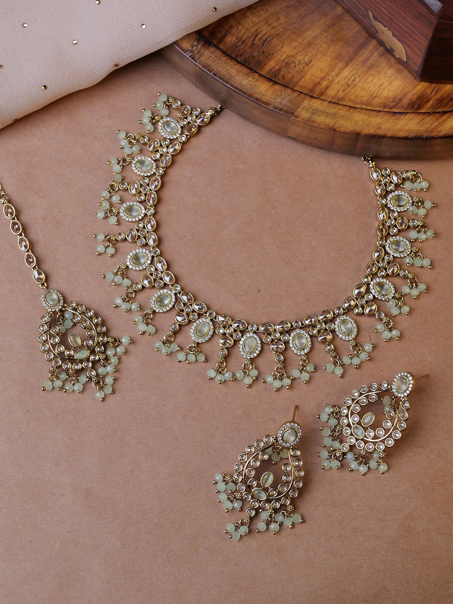Ariya Necklace Set in Mint and Antique Gold