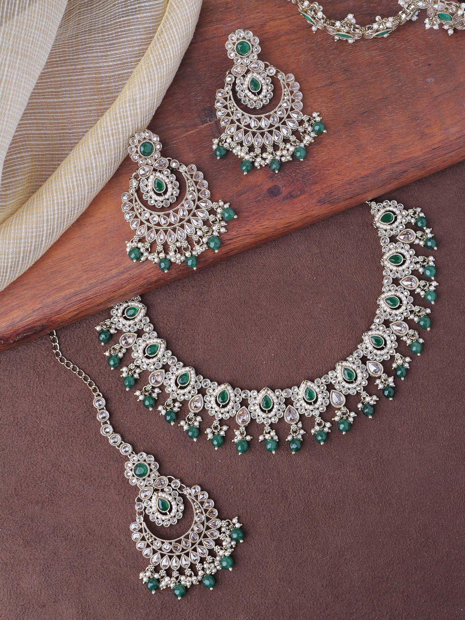 Avira Pearl Necklace Set in Green