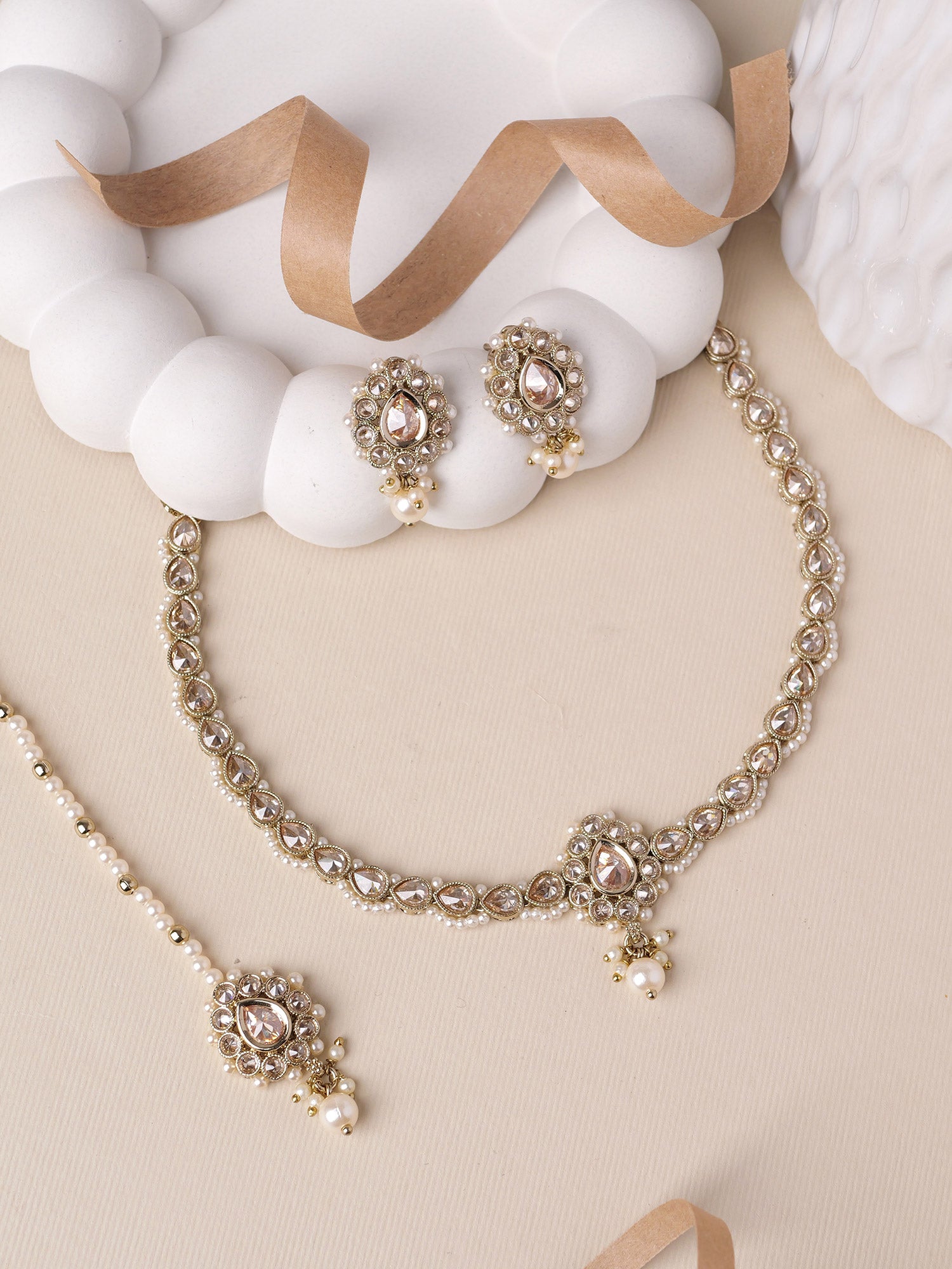 Avisha Simple Necklace Set in Champagne