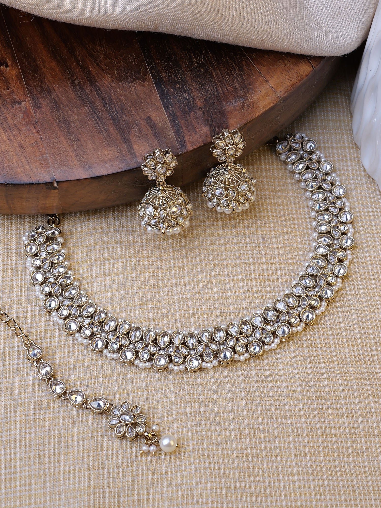 Devani Necklace Set in White and Antique Gold