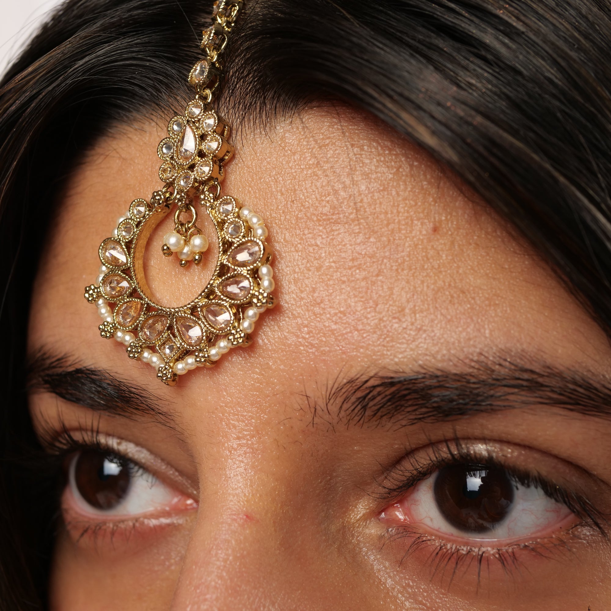 Ethnic Bead-Edge Maang Tikka in Light Topaz