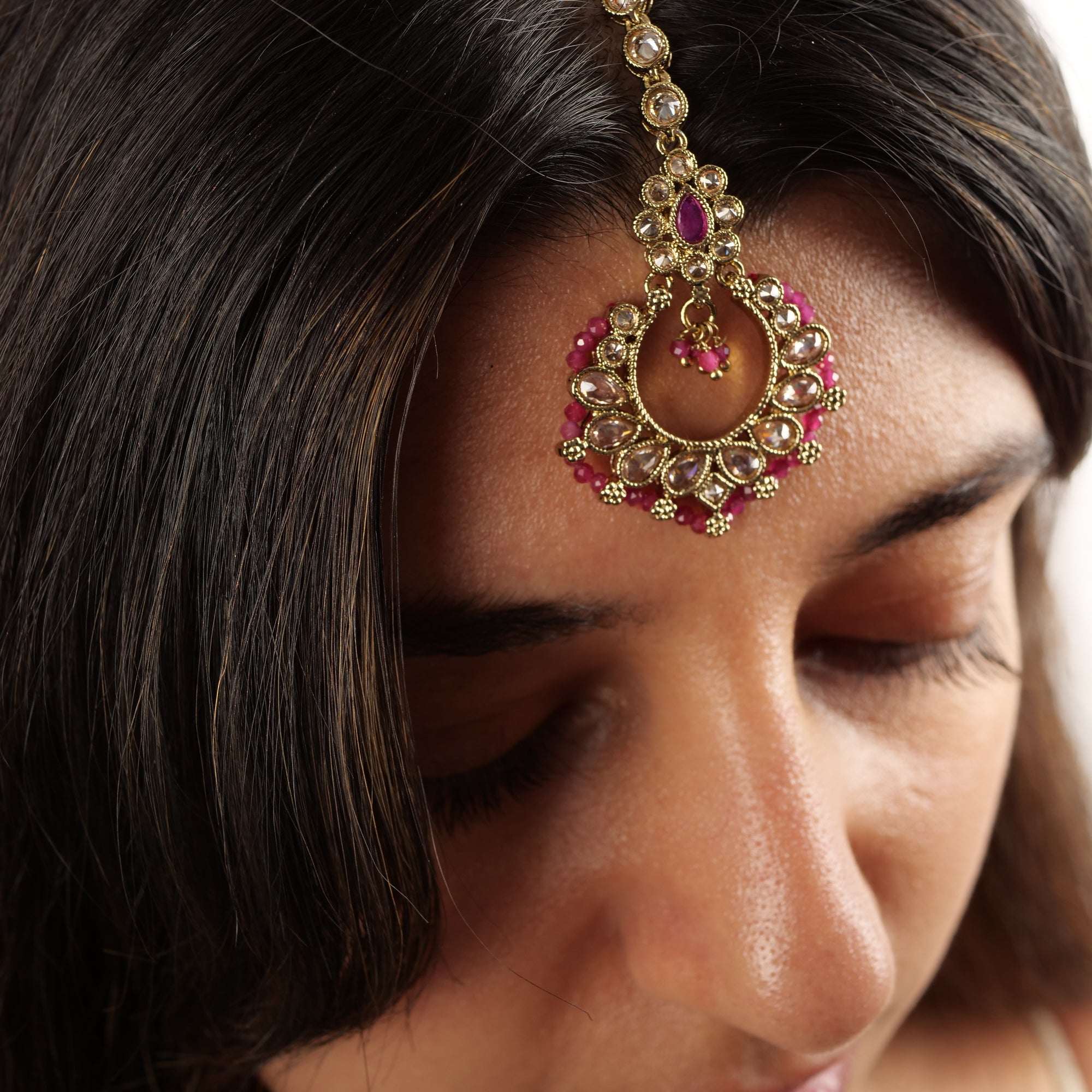 Ethnic Bead-Edge Maang Tikka in Ruby