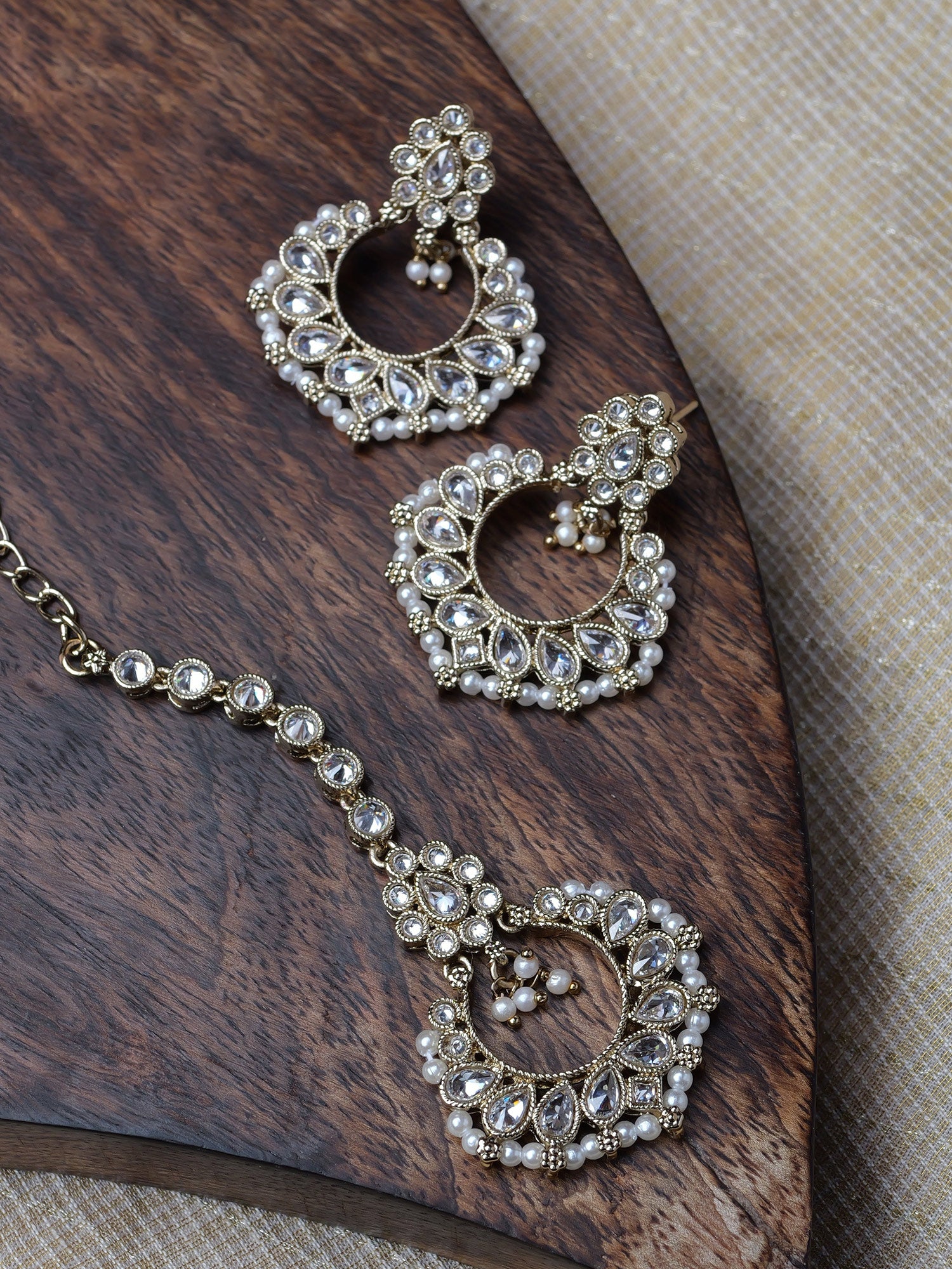 Ethnic Bead-Edge Earrings in White