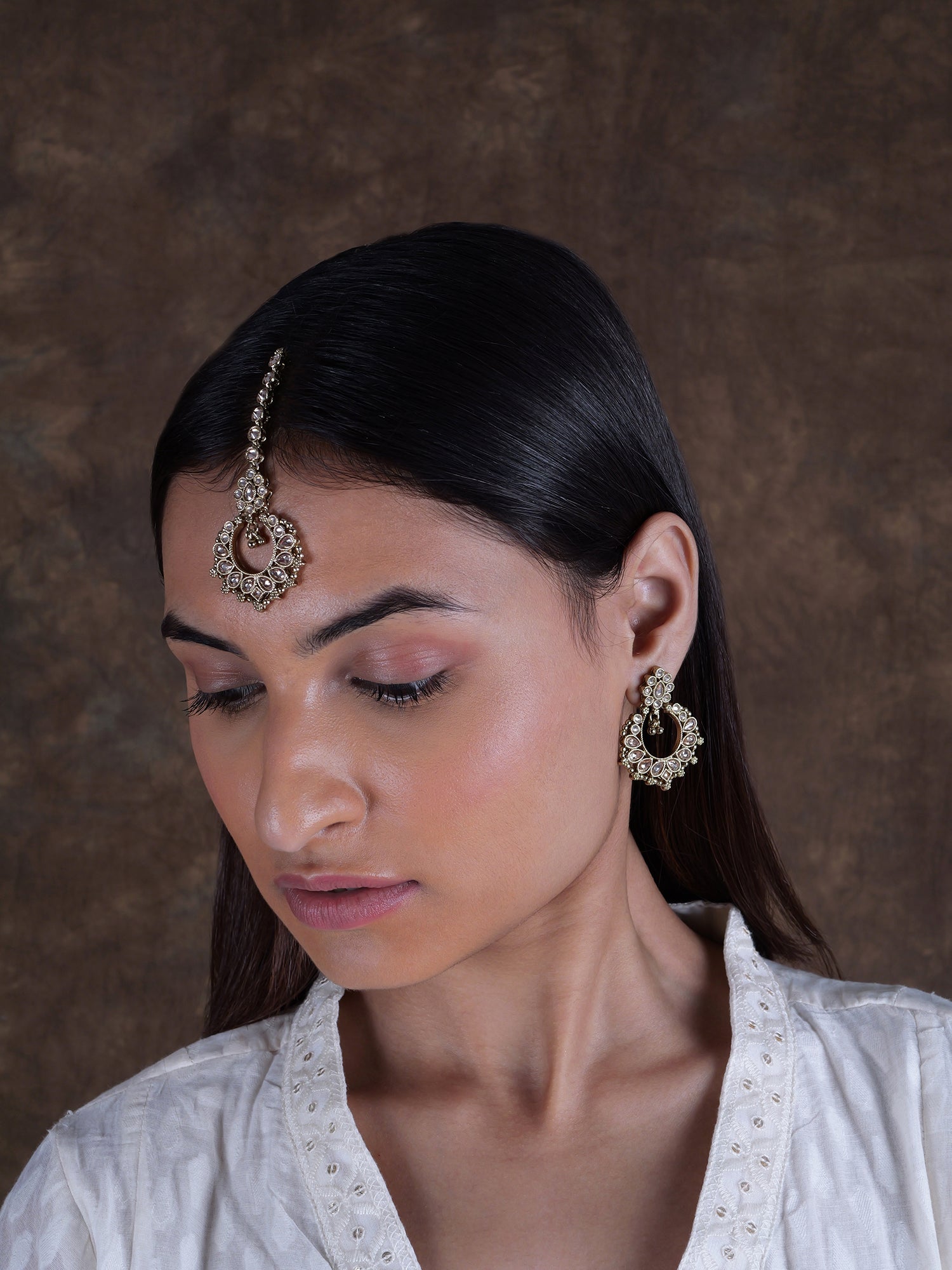 Ethnic Bead-Edge Maang Tikka in Gold Bead