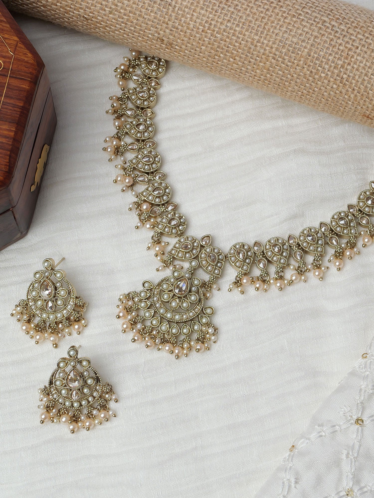Saanvi Necklace Set in Pearl and Antique Gold