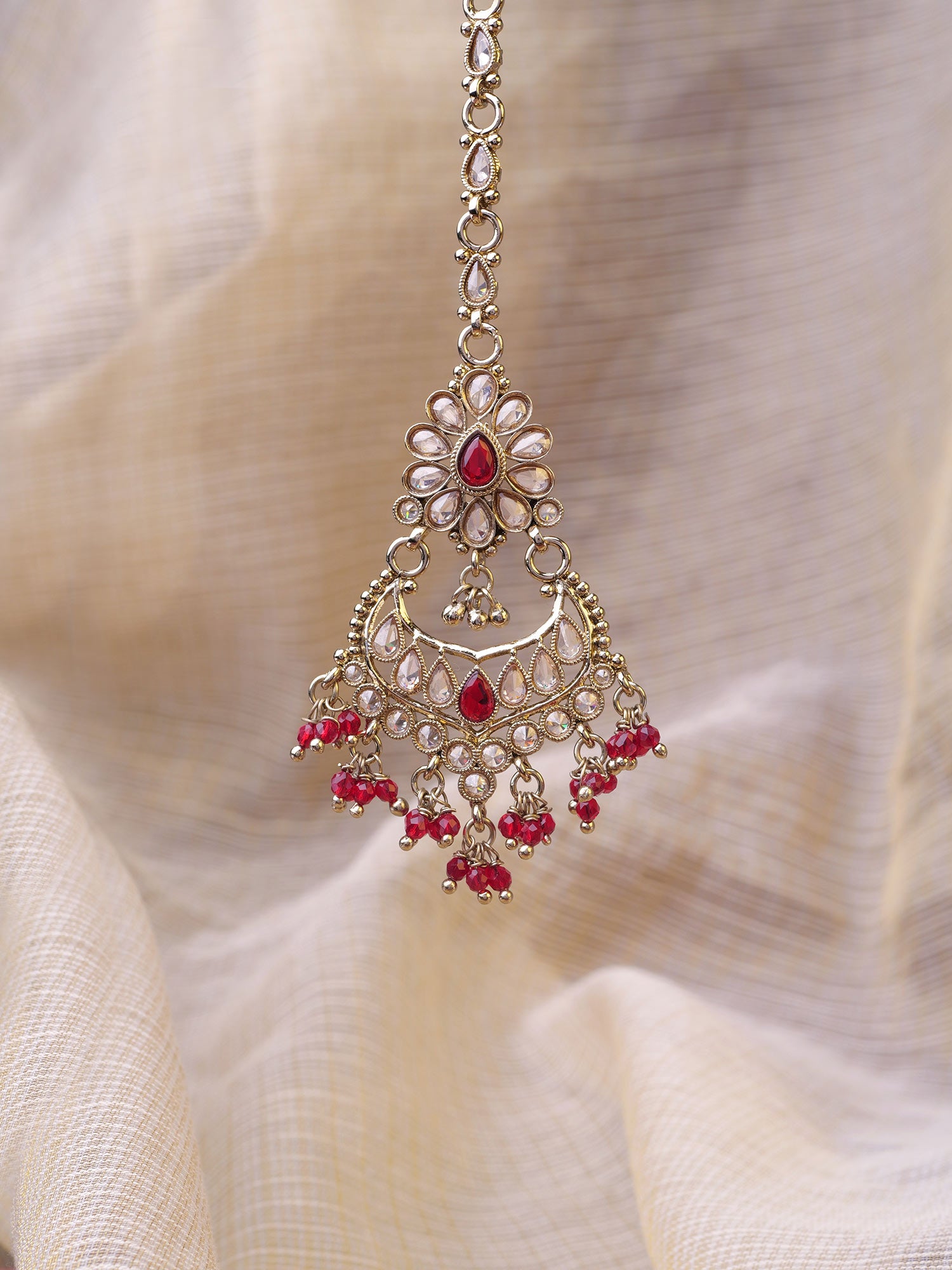 Gulnaz Maang Tikka in Maroon