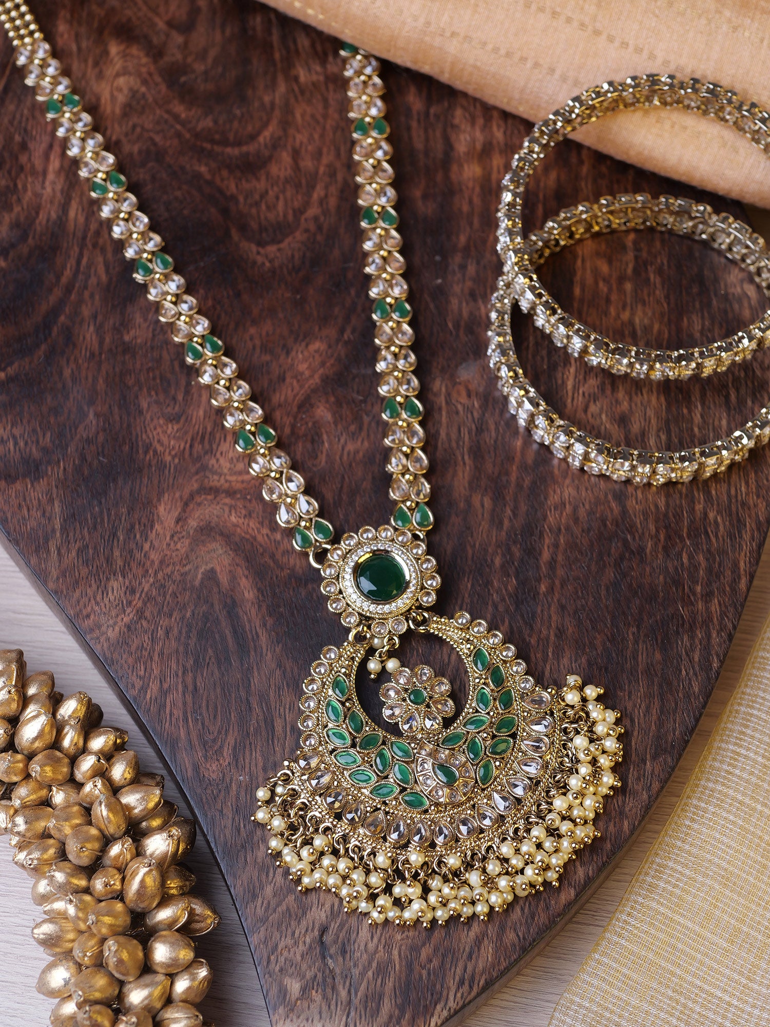 Gulshan Rani Haar in Green and Antique Gold