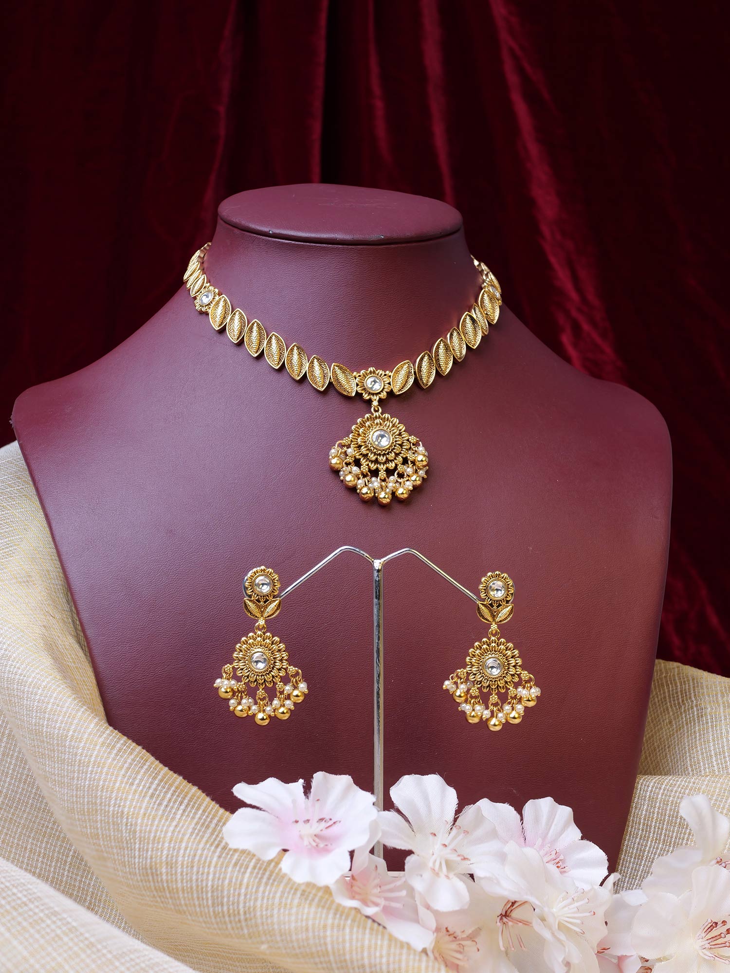 Harini Necklace Set in White and Gold Oxidised