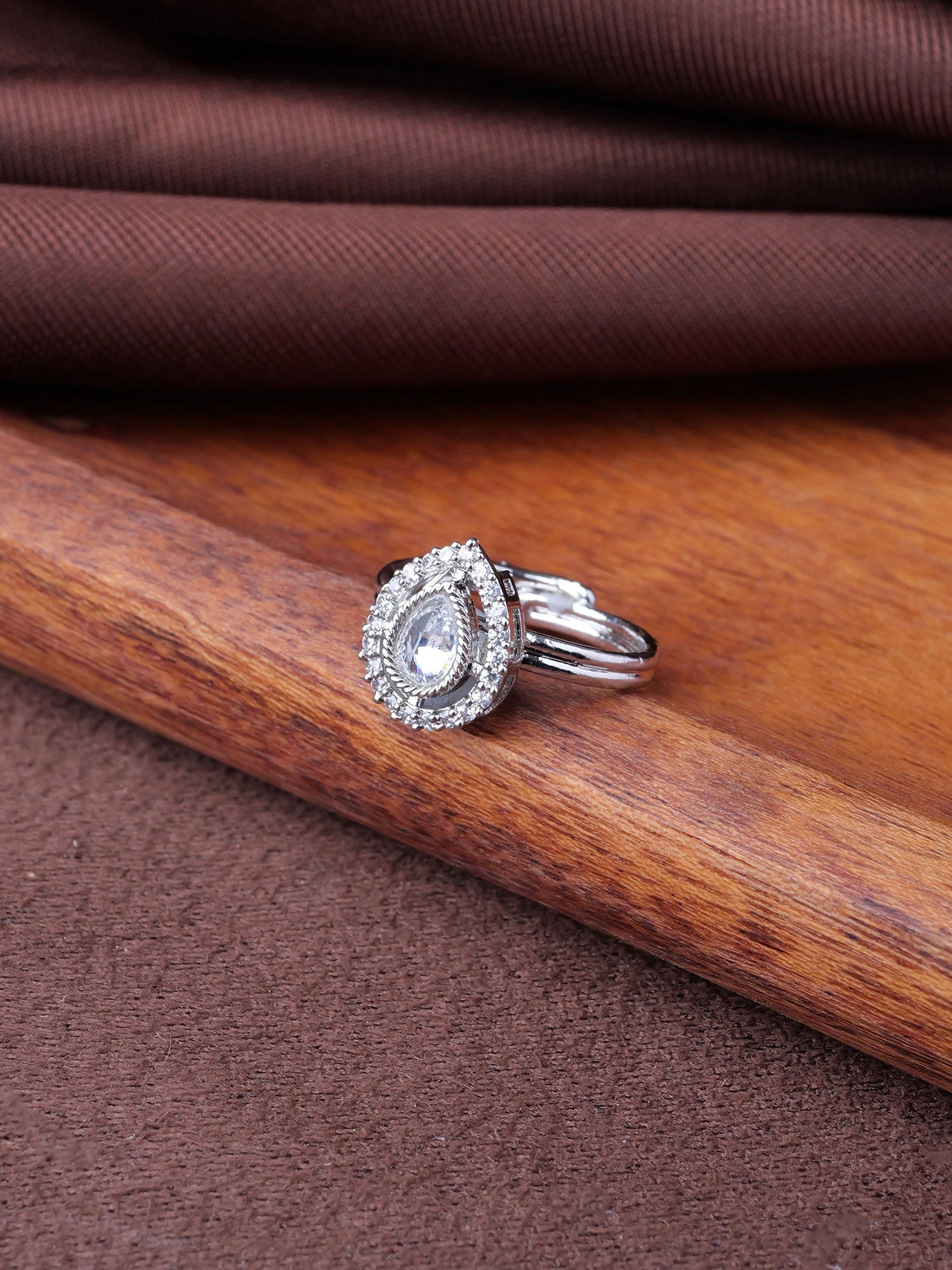 Heeral Crystal Ring in Rhodium