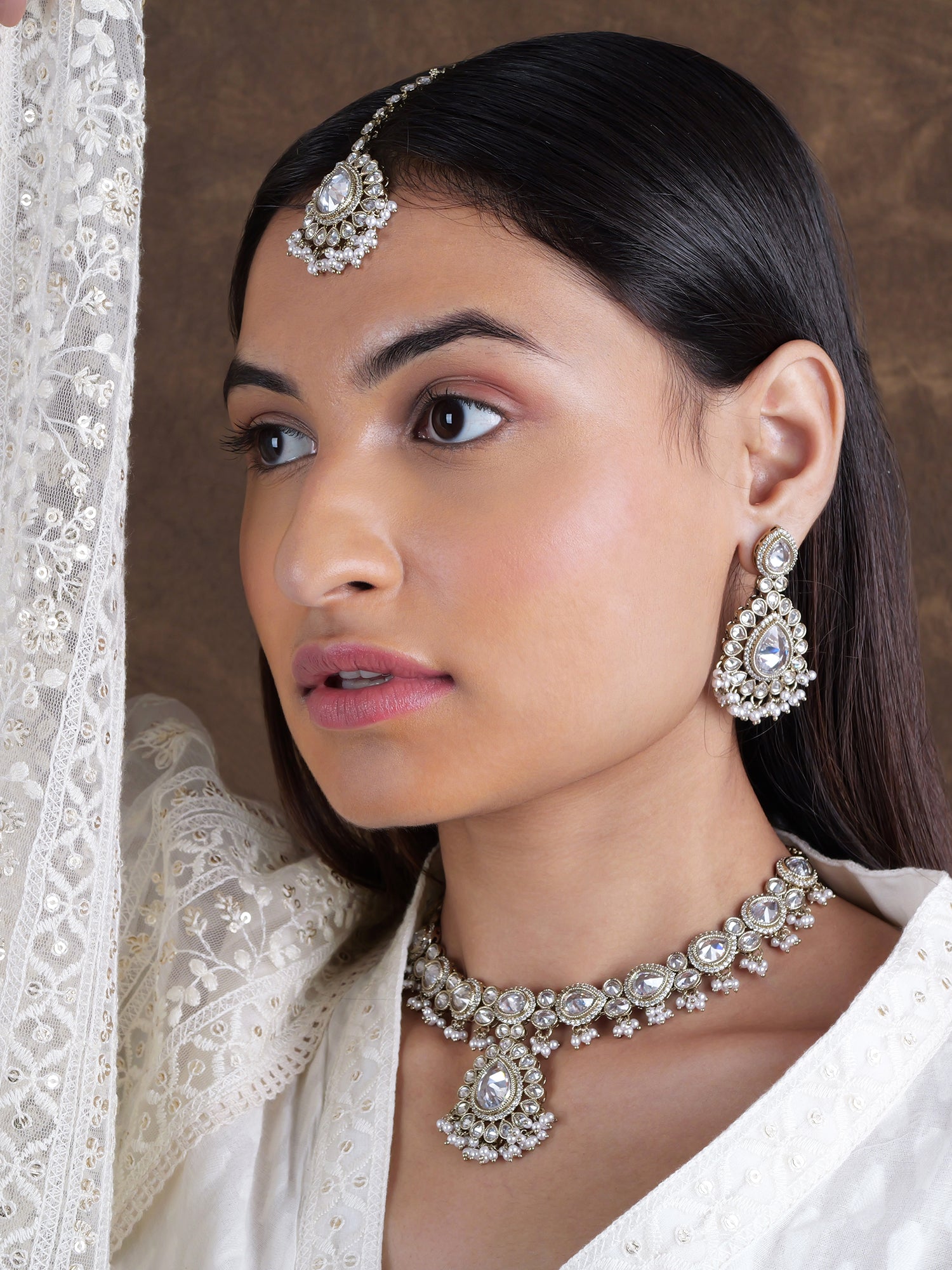 Inaya Necklace Set in White