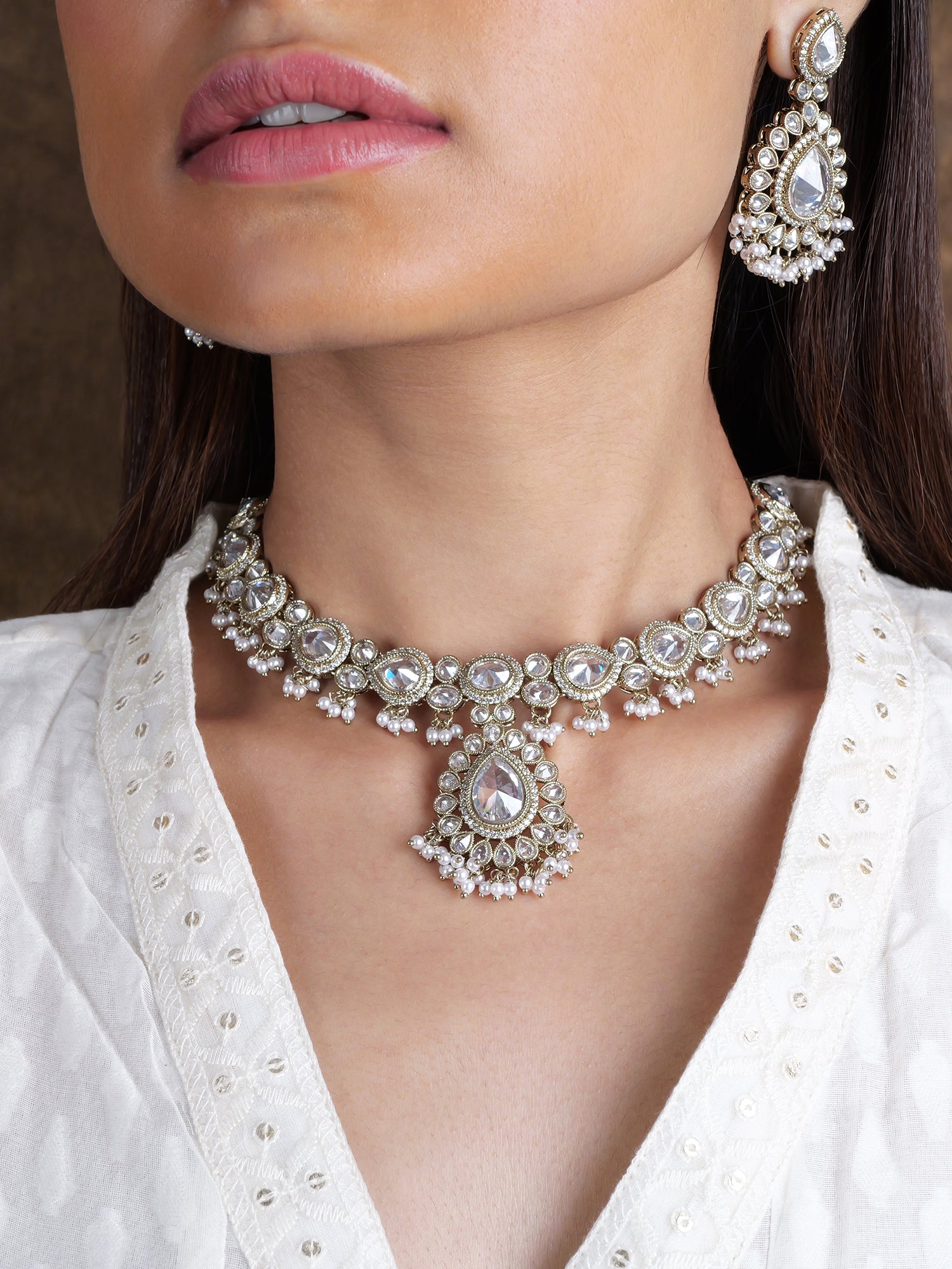 Inaya Necklace Set in White