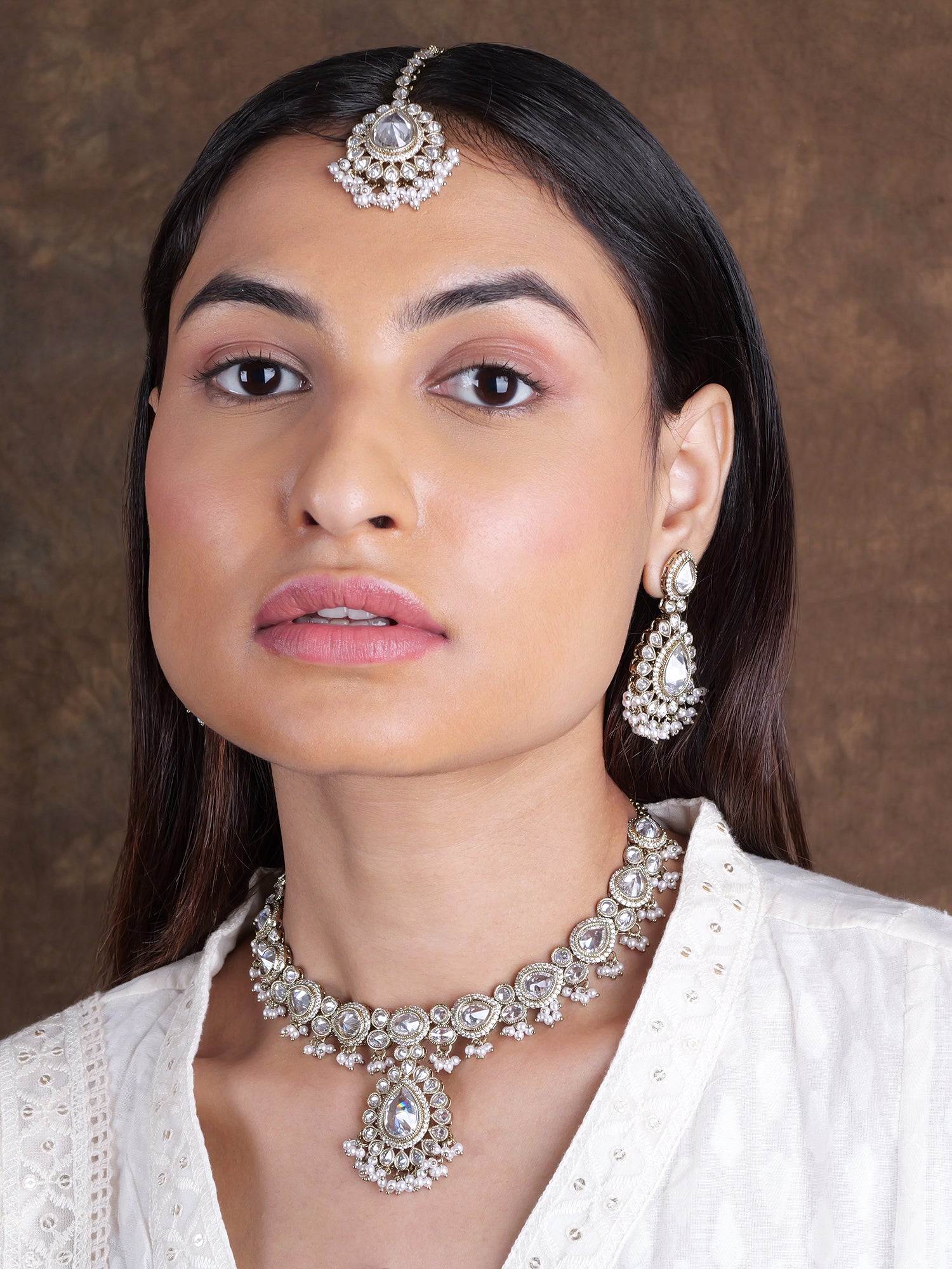 Inaya Necklace Set in White