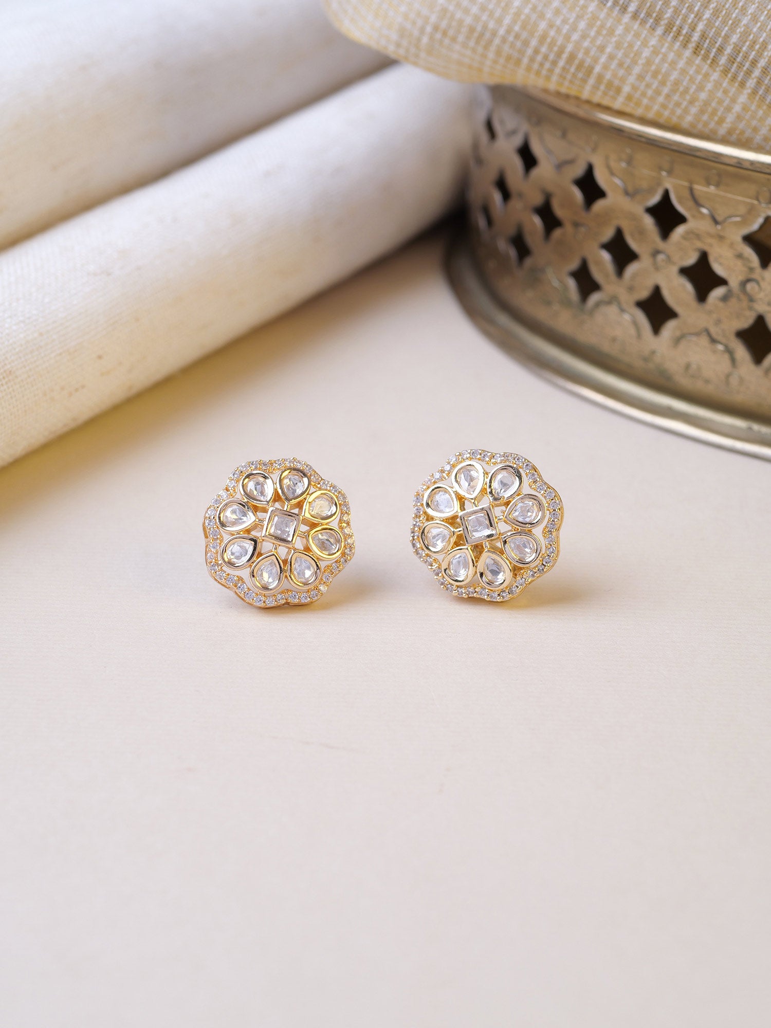 Ishari Kundan Ear Stud Earrings in White
