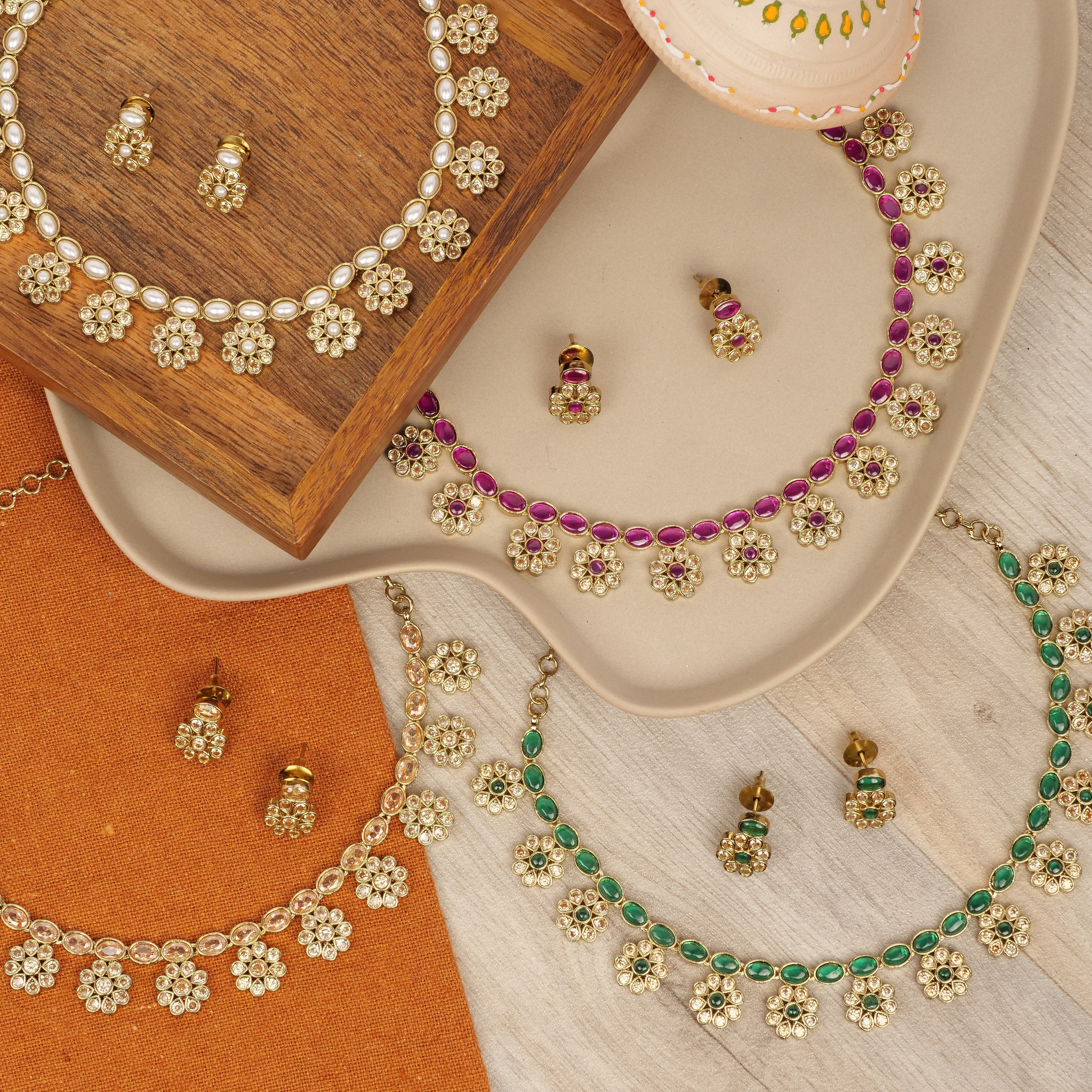 Jasmine Necklace Set in Pearl