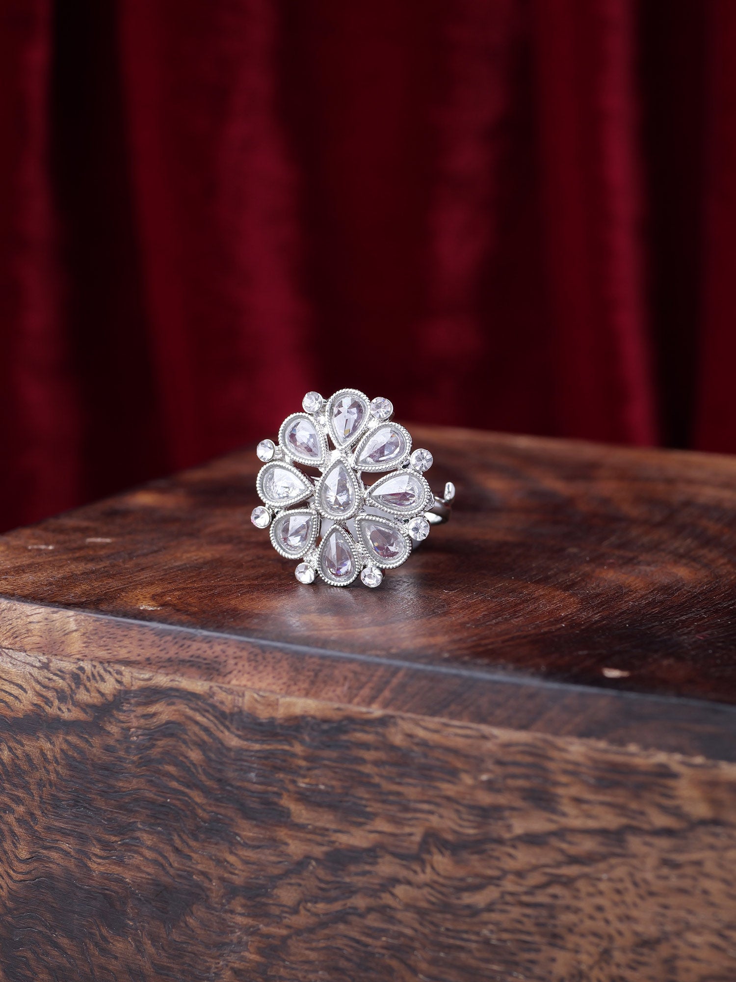 Kohina Ring in White and Rhodium