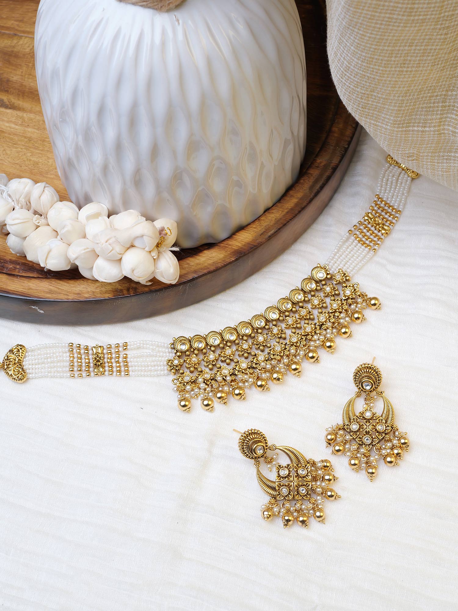Latika Necklace Set in White and Pearl