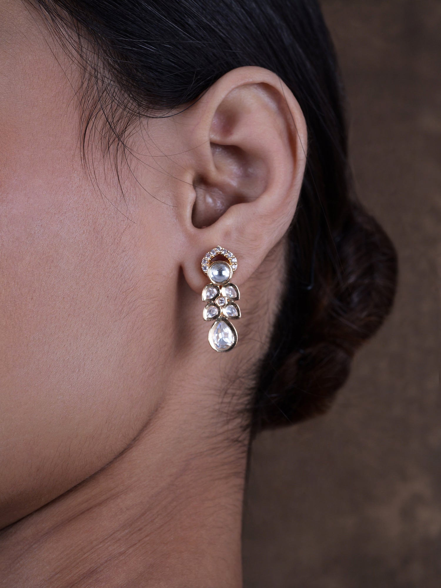Mahi Kundan Necklace Set in White