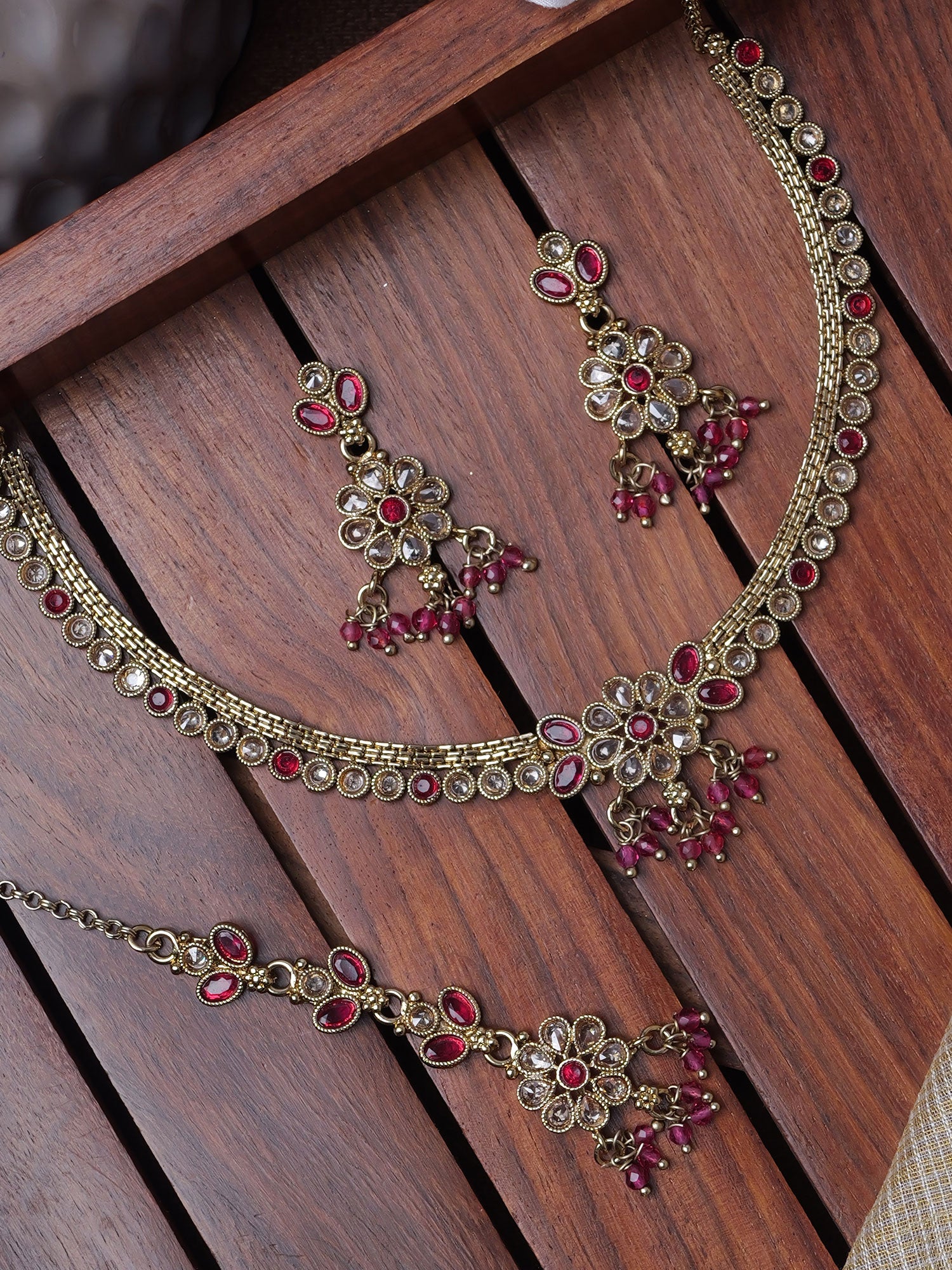 Mahiya Necklace Set in Hot Pink