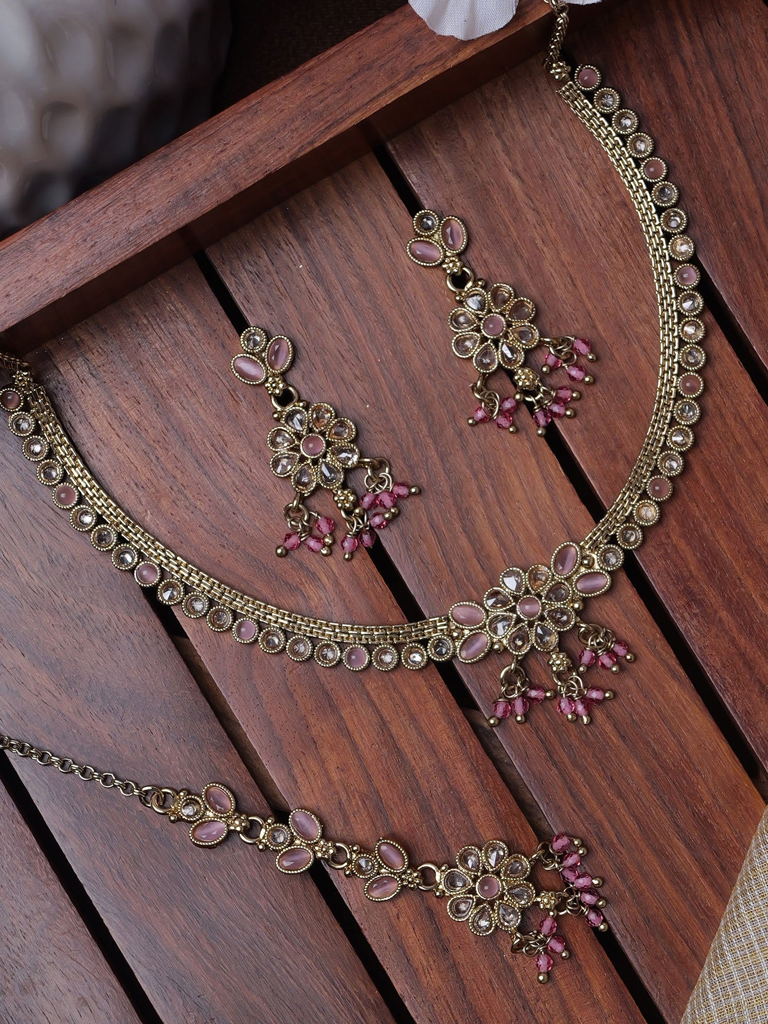 Mahiya Necklace Set in Light Pink