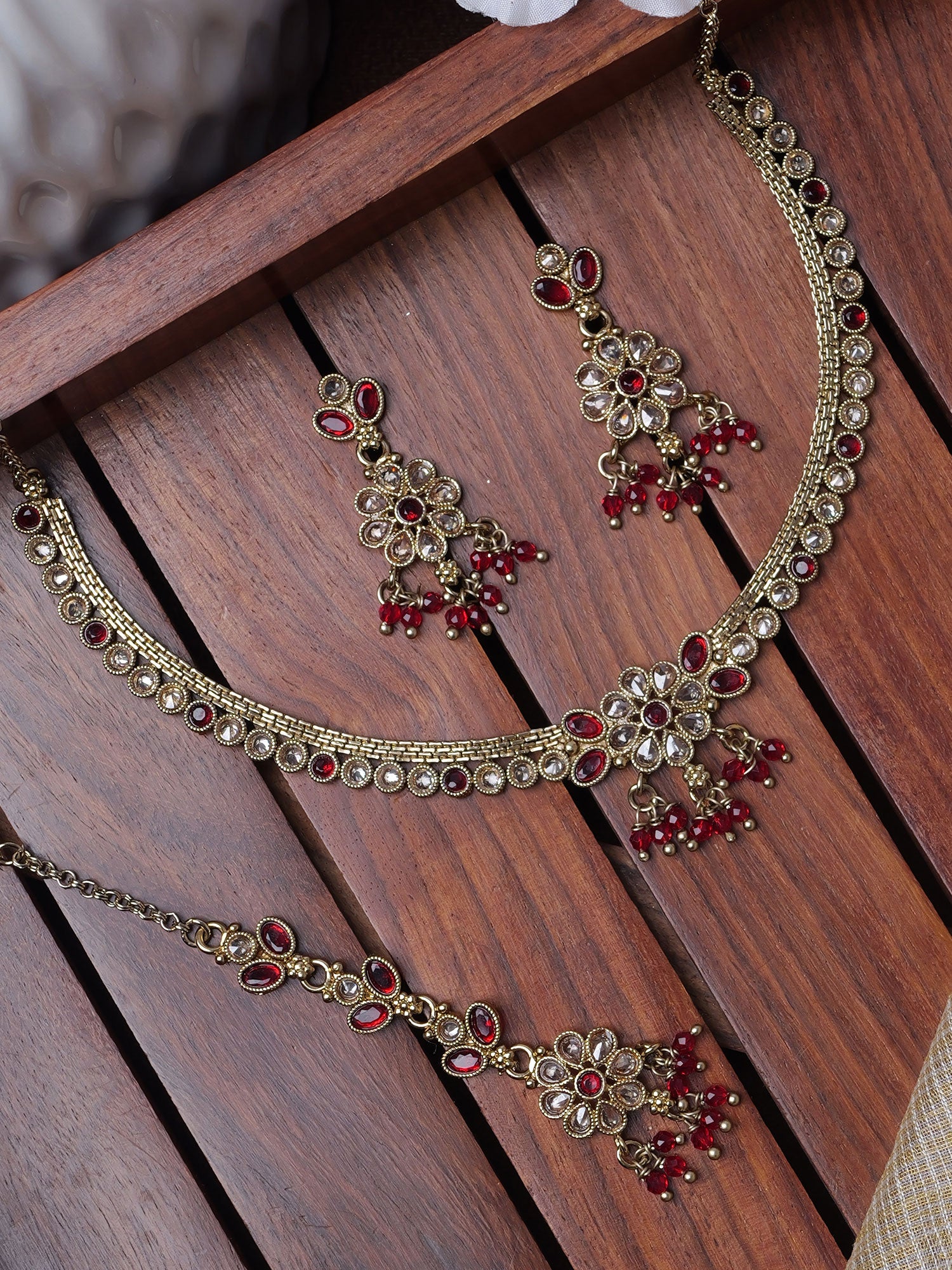 Mahiya Necklace Set in Maroon