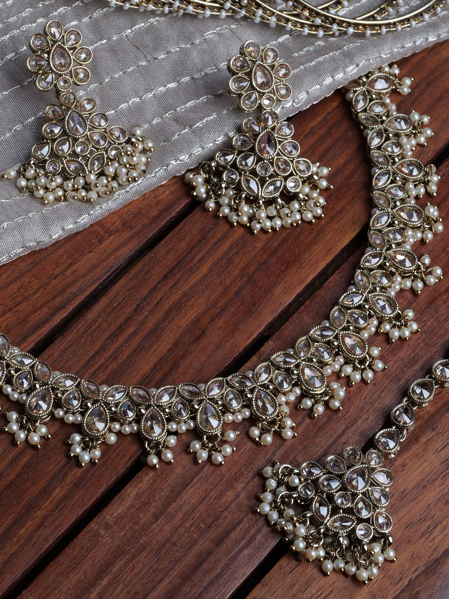 Mehak Simple Necklace Set in Champagne