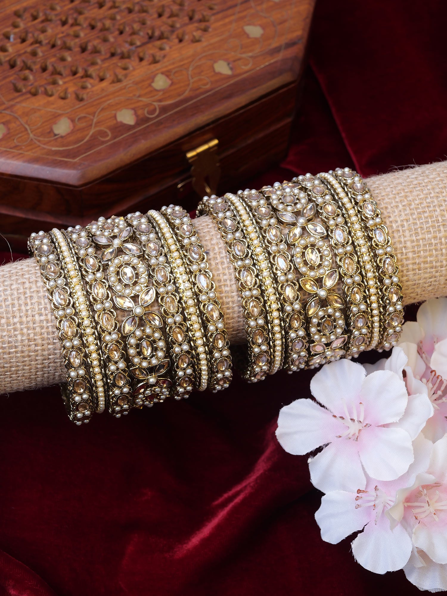 Minara Bangle Set in Pearl and Antique Gold