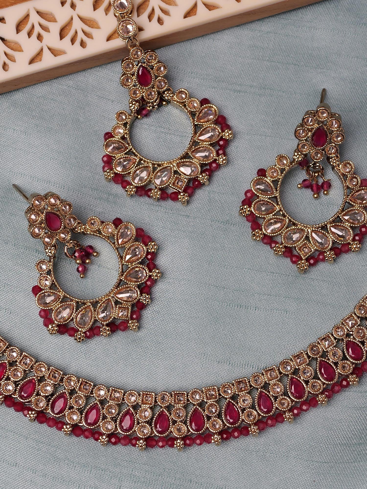 Naina Simple Necklace Set in Hot Pink