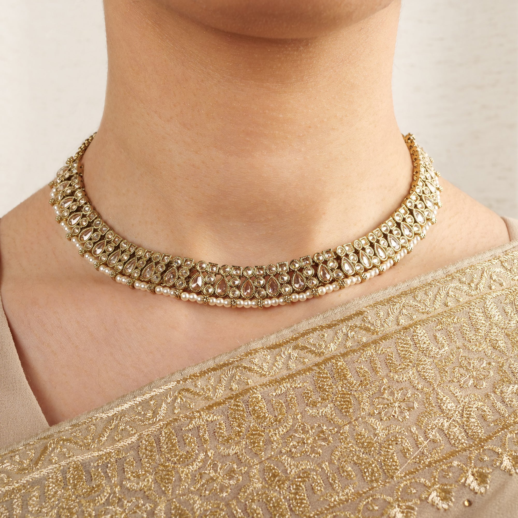 Naina Simple Necklace Set in Light Topaz