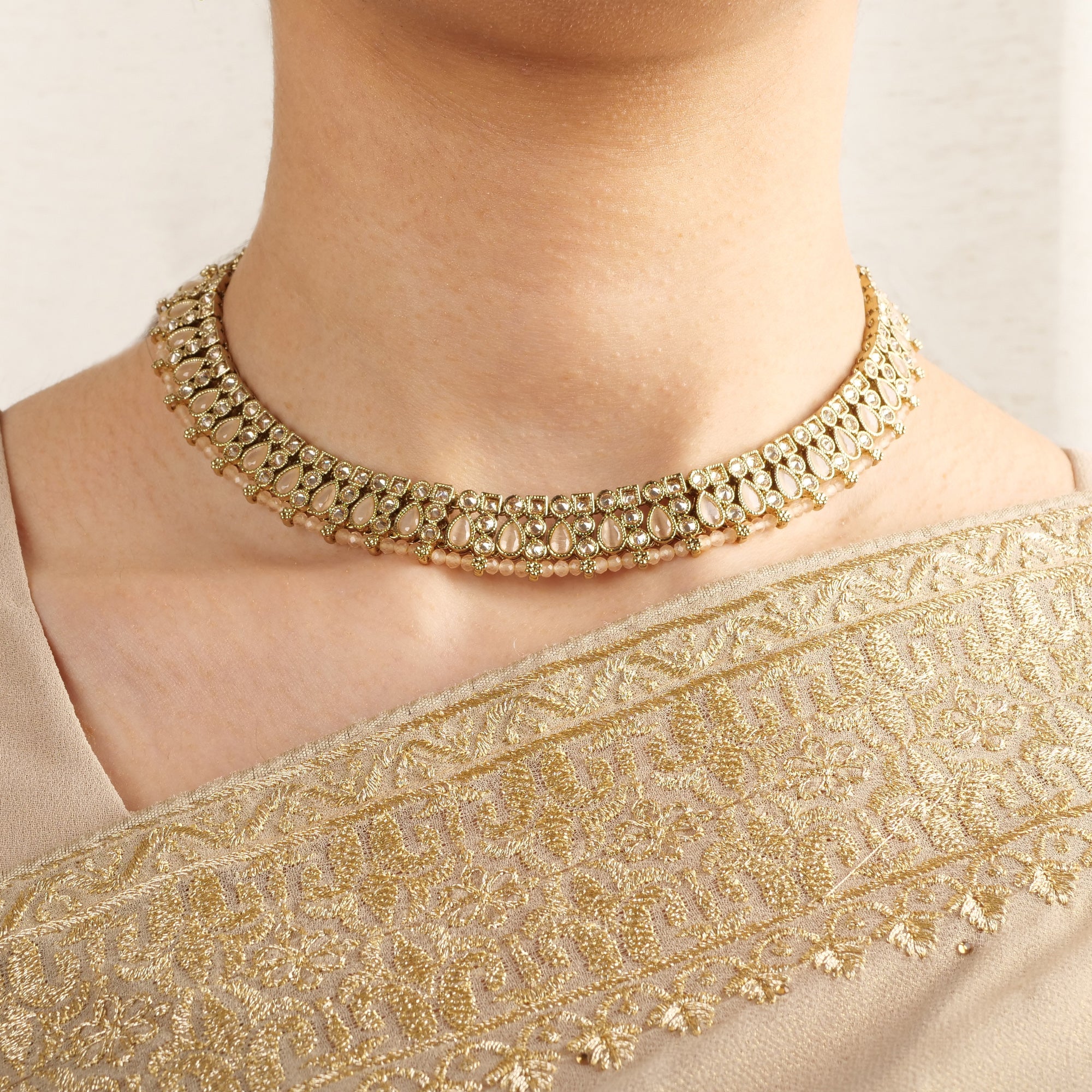 Naina Simple Necklace Set in Peach