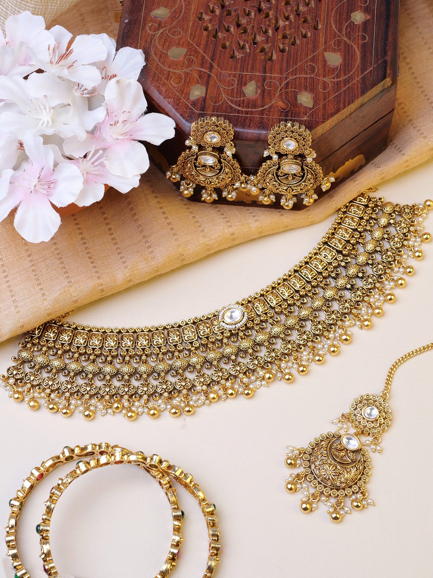 Nayani Kundan Necklace Set in White