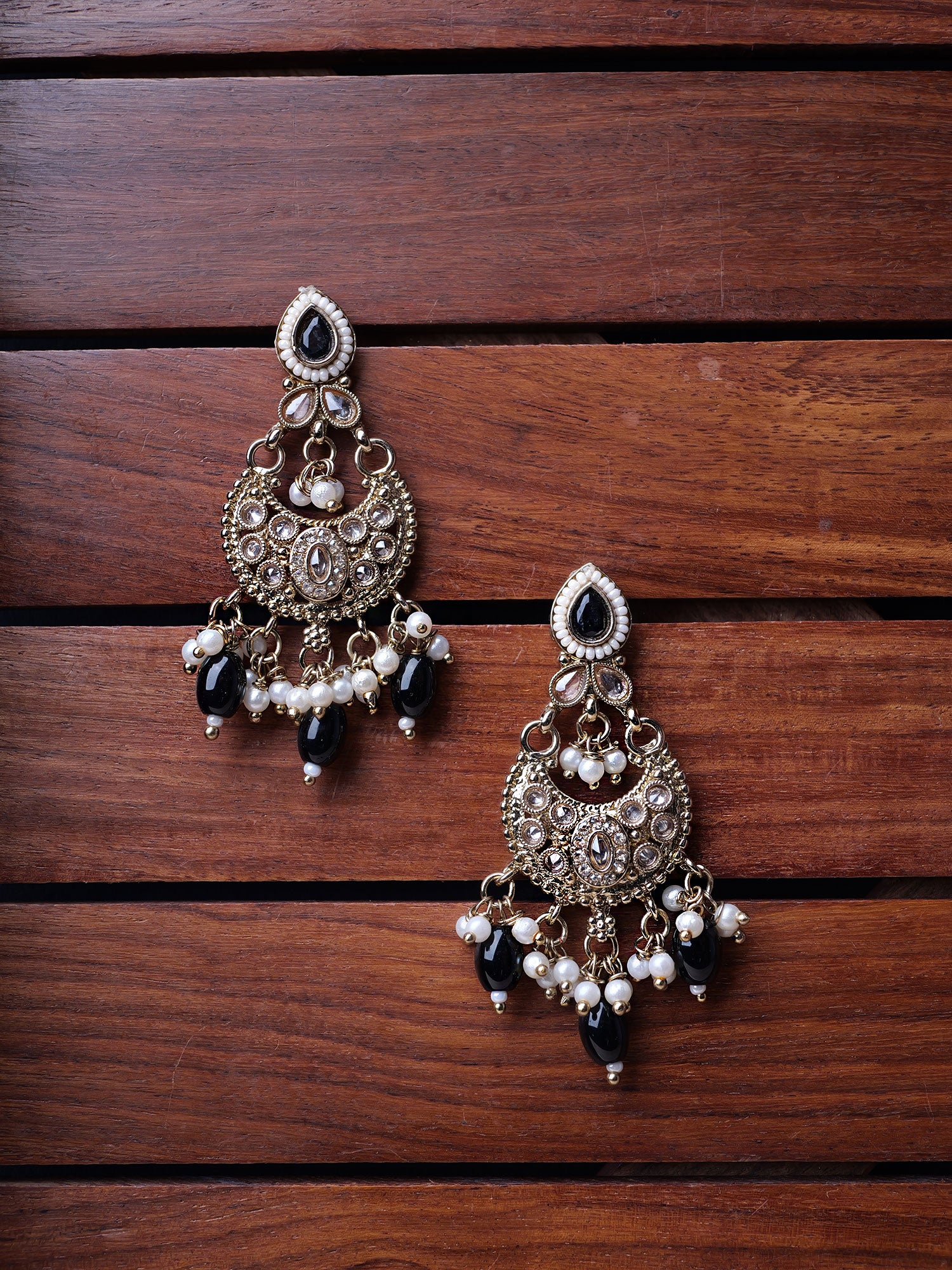 Nayla Pearl Earrings in Black