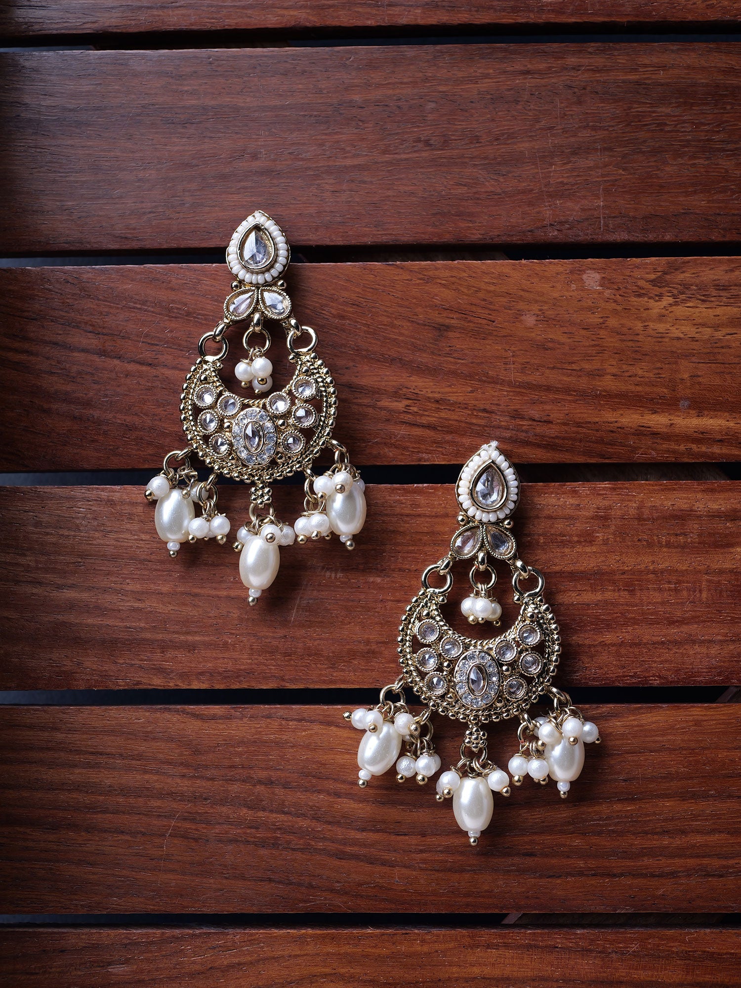 Nayla Pearl Earrings in White