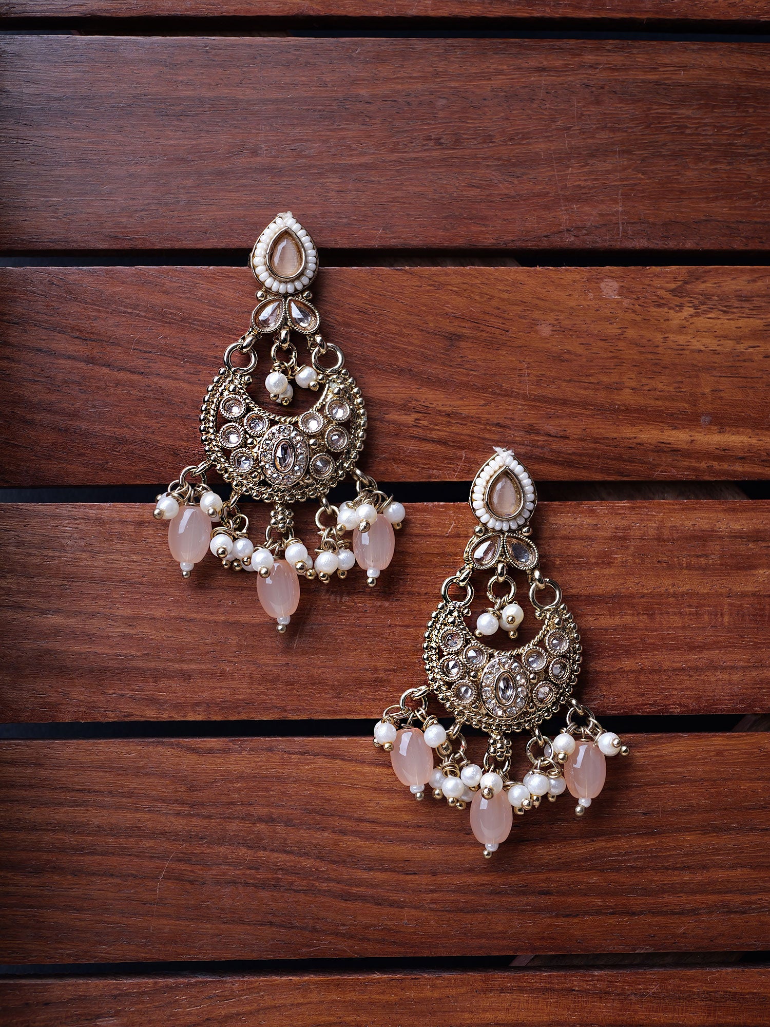 Nayla Pearl Earrings in Peach