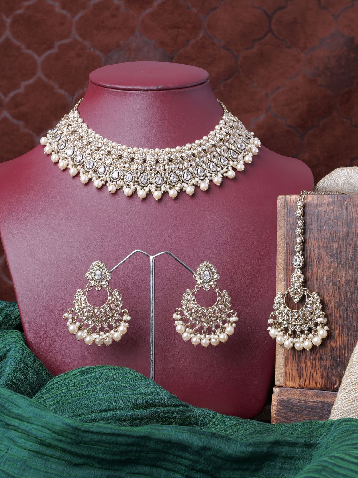 Nivedi Necklace Set in Champagne