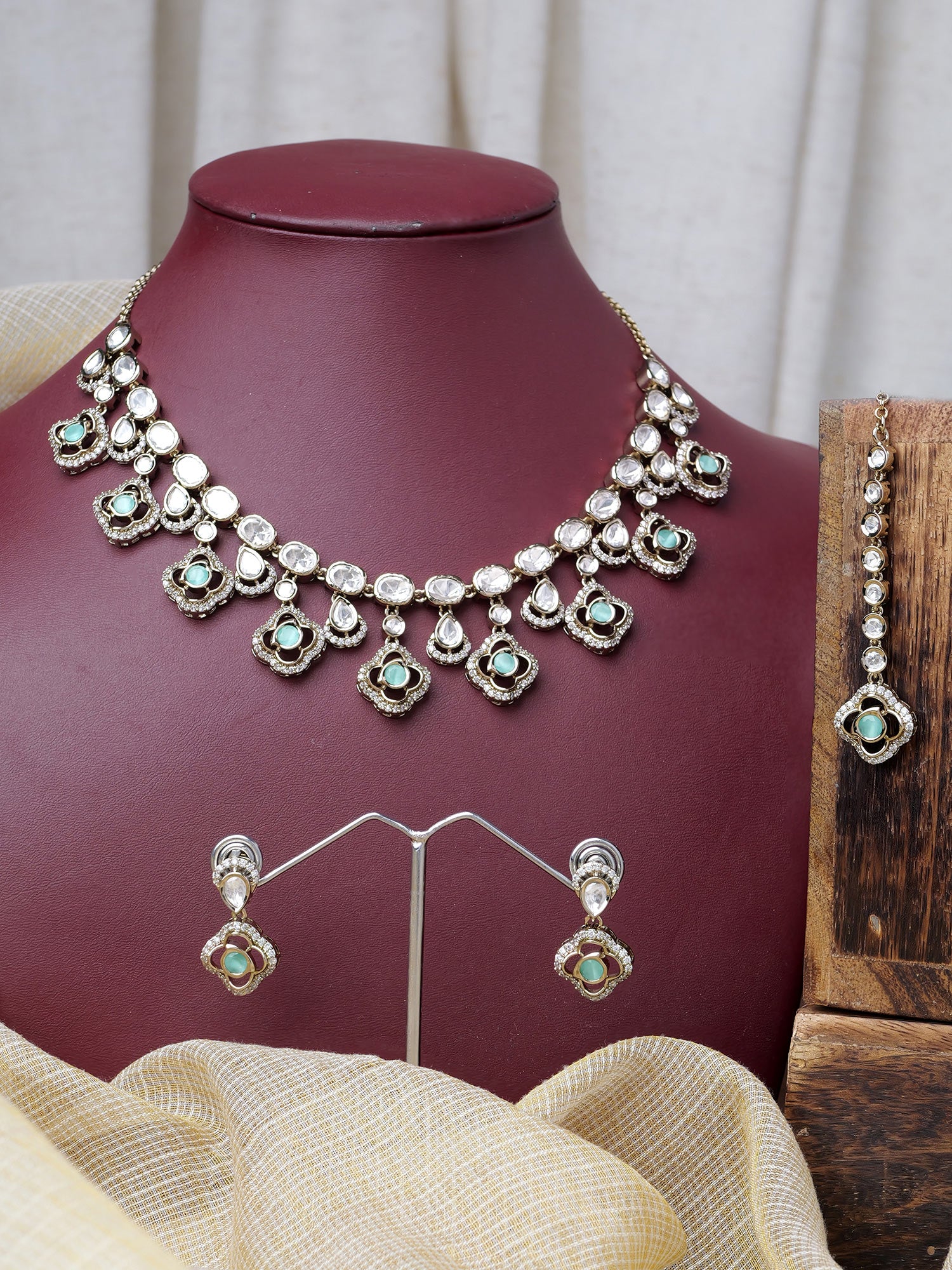Nosheen Kundan Necklace Set in Mint